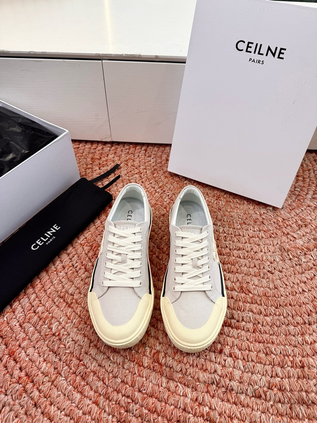셀린느(CELINE) 트리오페 로고 플랫폼 캔버스 스니커즈 신발
