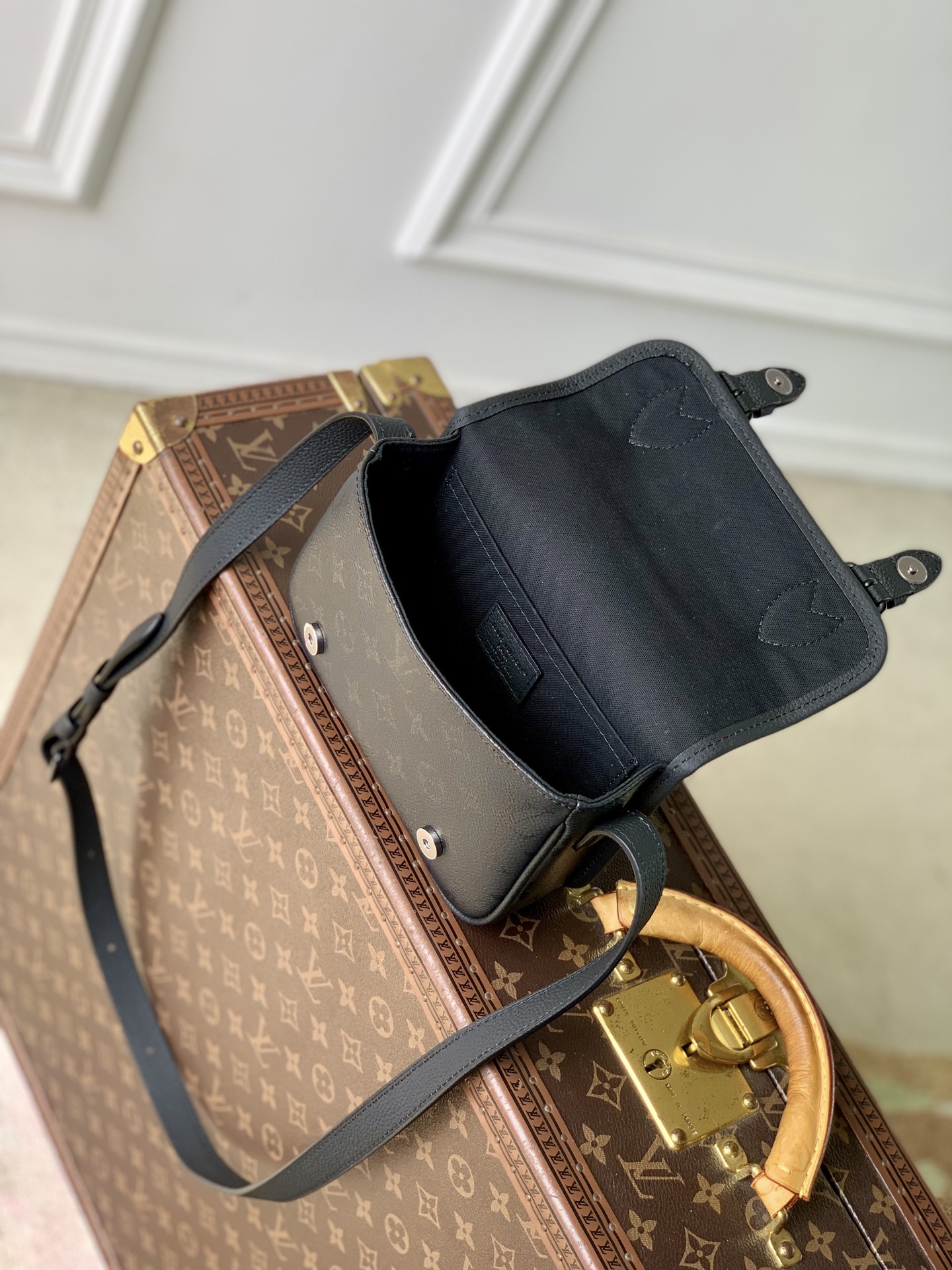 LOUIS VUITTON LV 루이비통 새첼 미니 크로스바디 백 (모노그램 미드나이트 캔버스) 가방