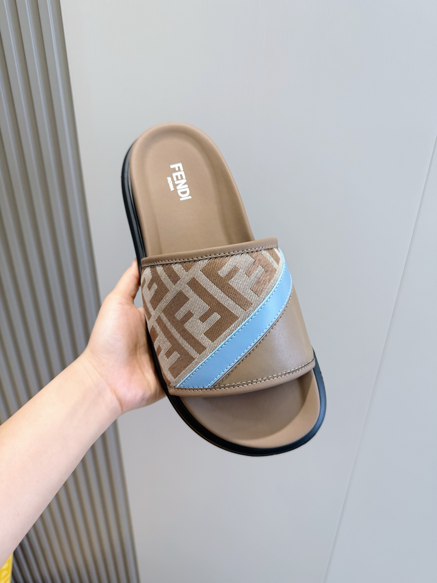 [Fendi] 펜디 맨즈 컬러블록 FF 로고 러버 슬라이드 슬리퍼 신발