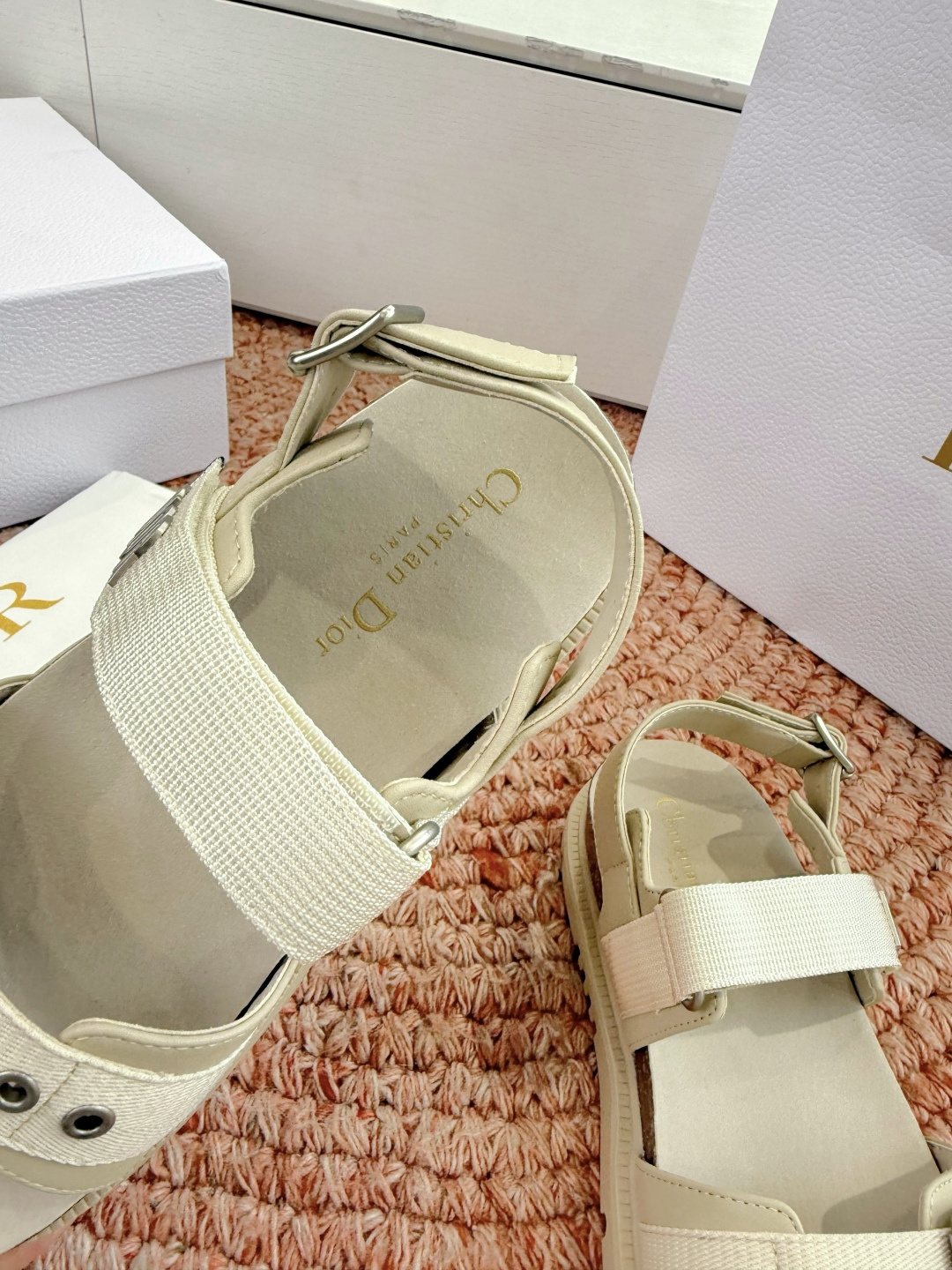 디올(DIOR) CD 버클 샌들 신발