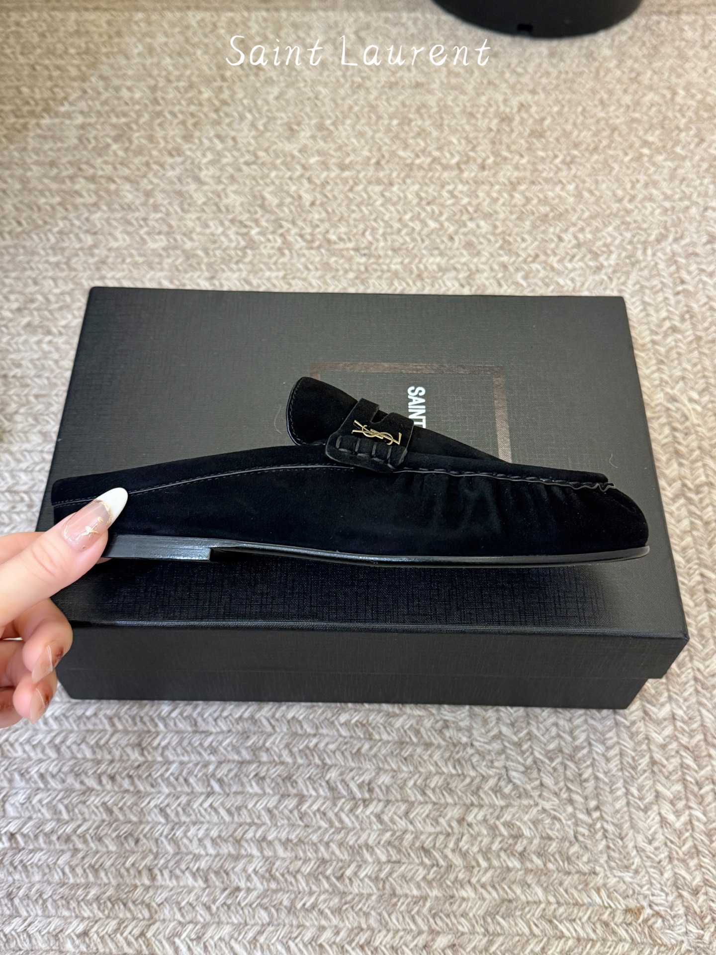 생로랑(SAINT LAURENT) 스웨이드 페니 백리스 로퍼 신발
