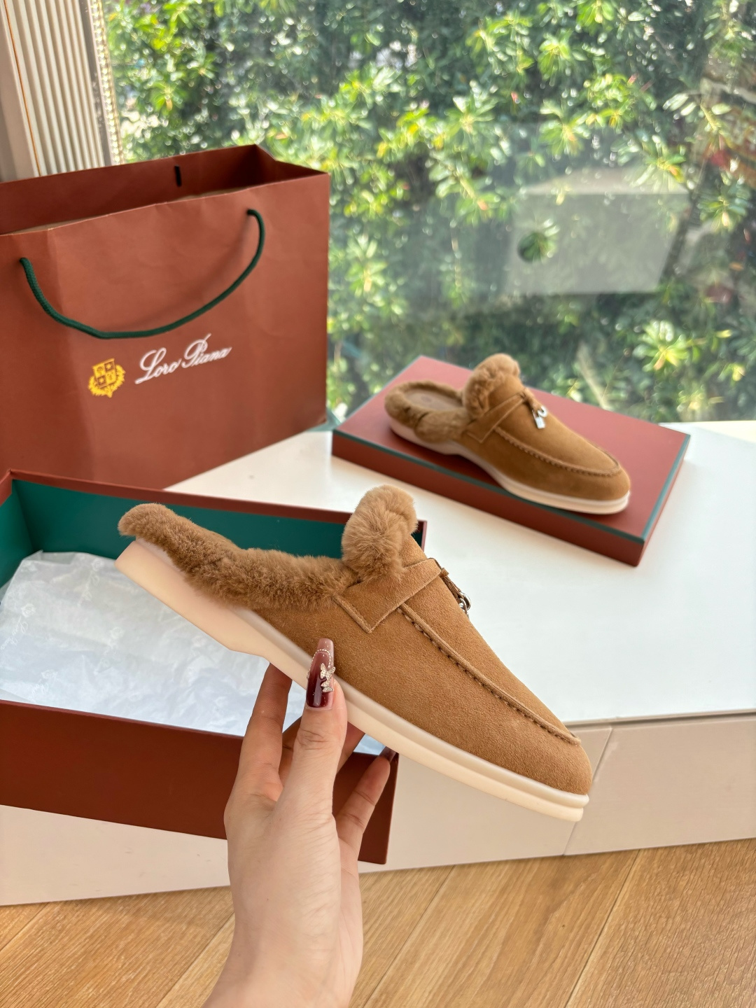 로로피아나(Loro Piana) 커플 퍼 트리밍 스웨이드 뮬 슬리퍼 신발