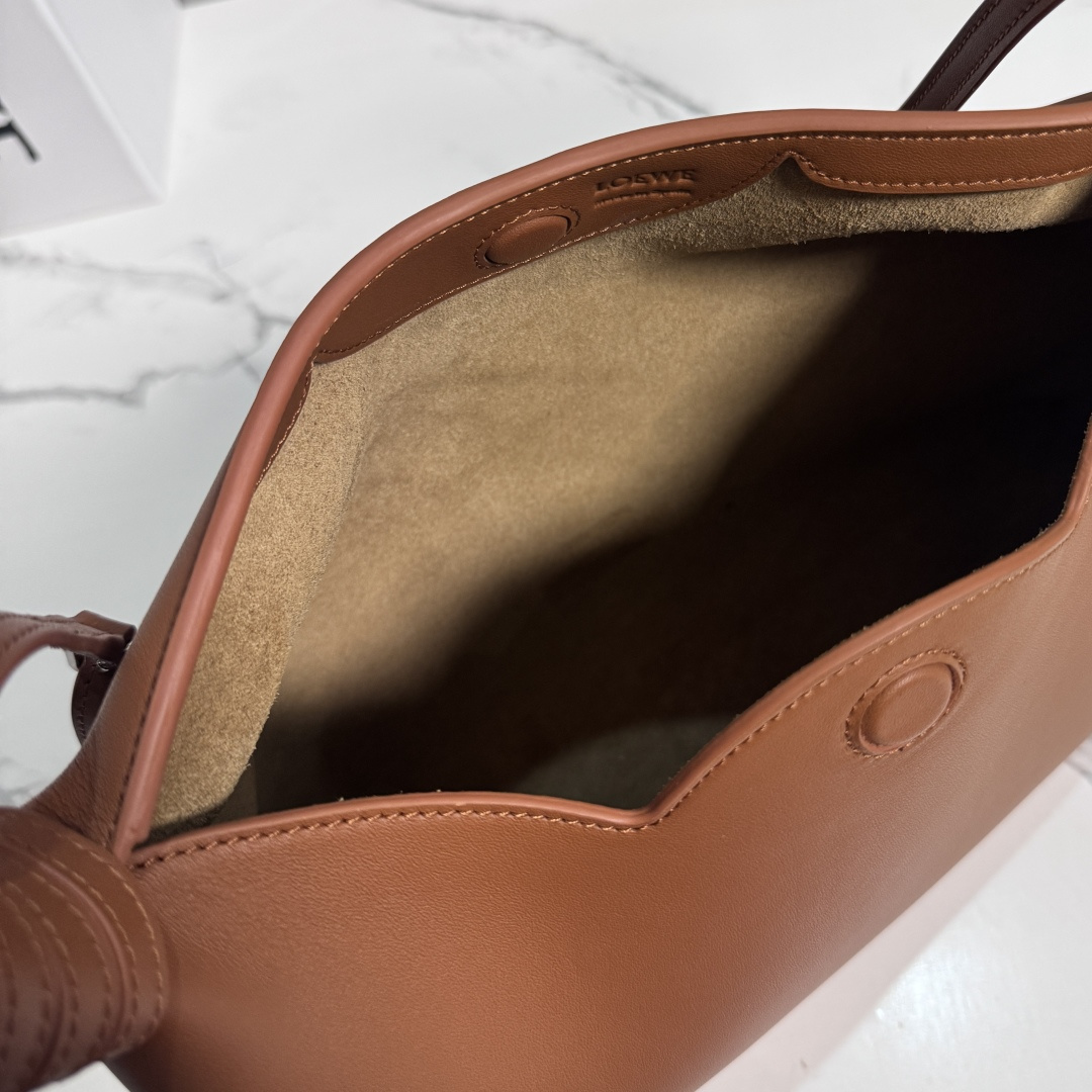 [LOEWE] 로에베 미디엄 스무스 카프스킨 스카프 백 가방 / BA603
