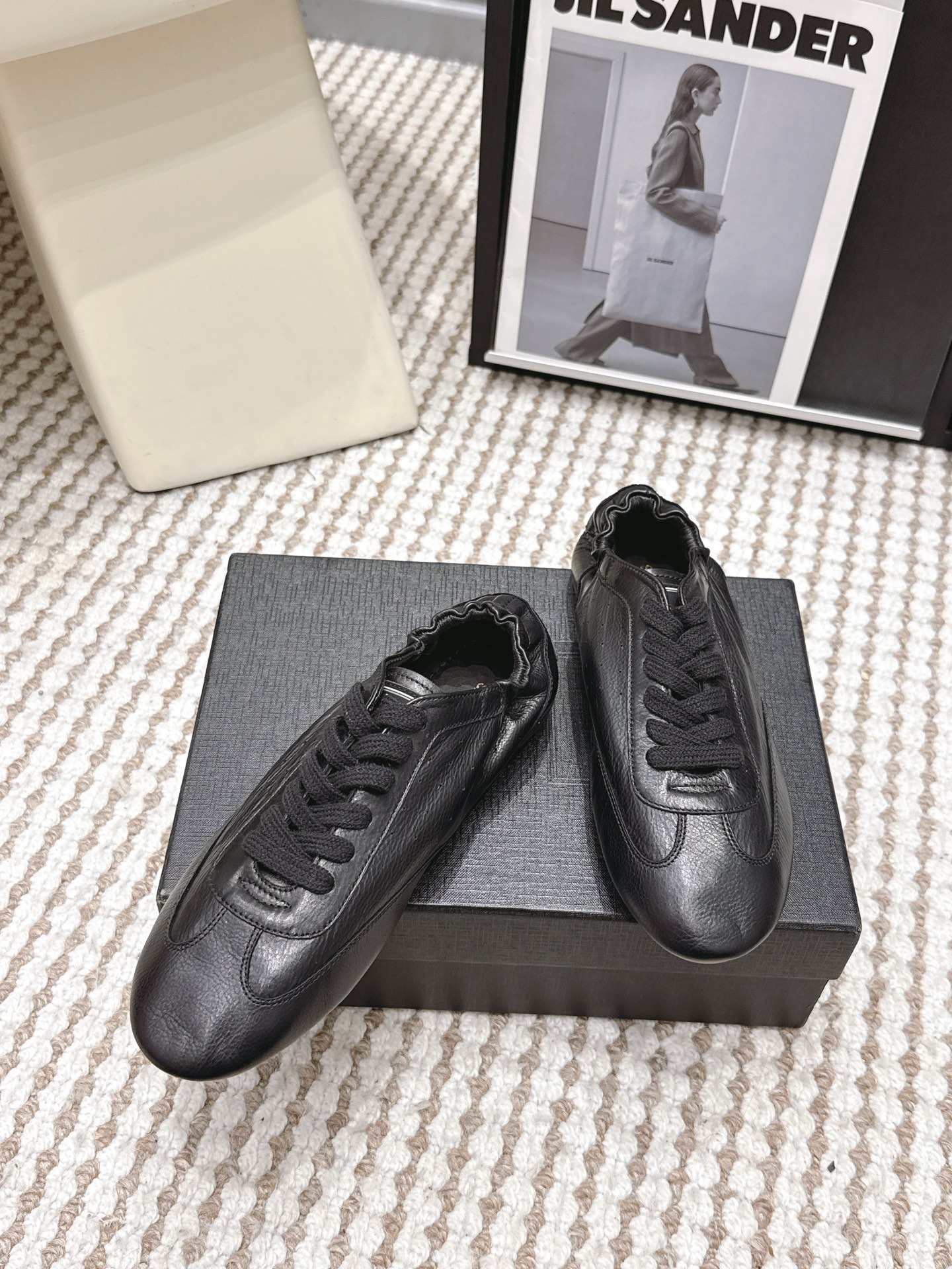 생로랑(SAINT LAURENT) 펀칭 레더 독일군 스니커즈 신발