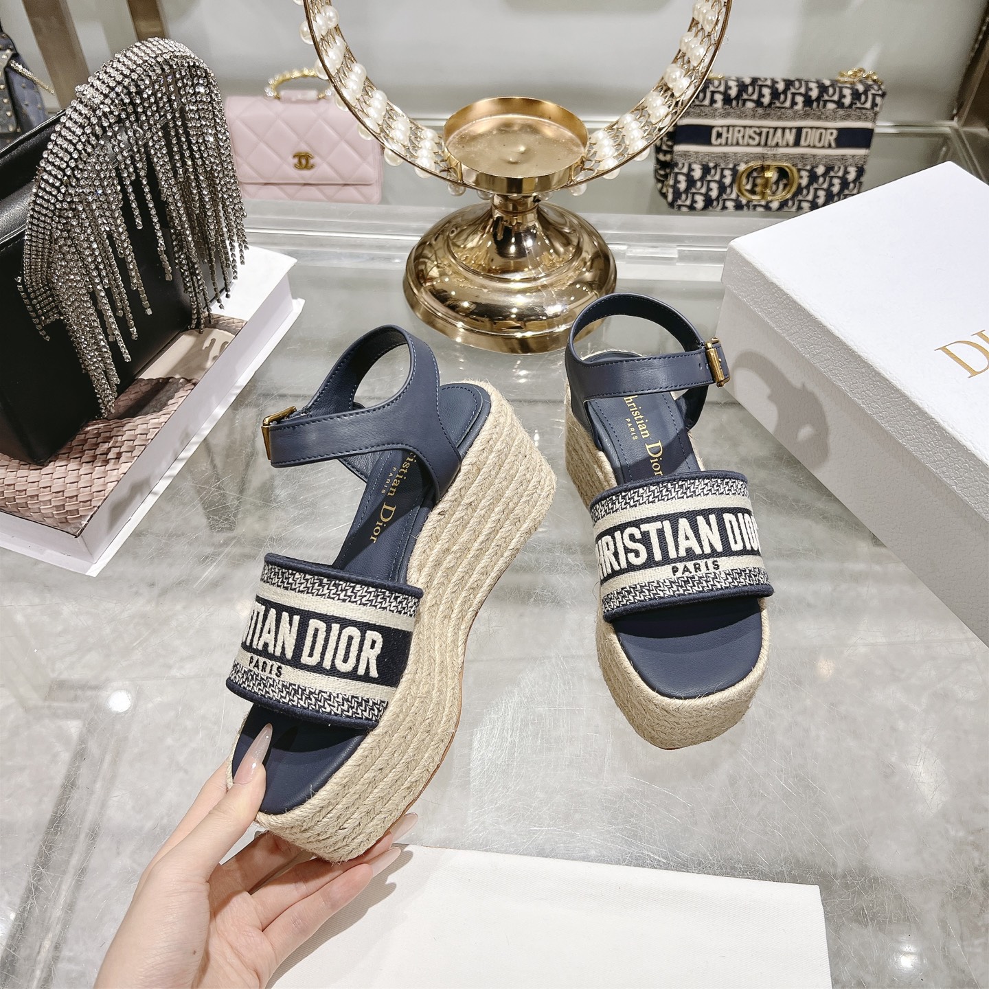 디올(DIOR) Dway 로고 밴드 앵클 스트랩 웨지 샌들 신발
