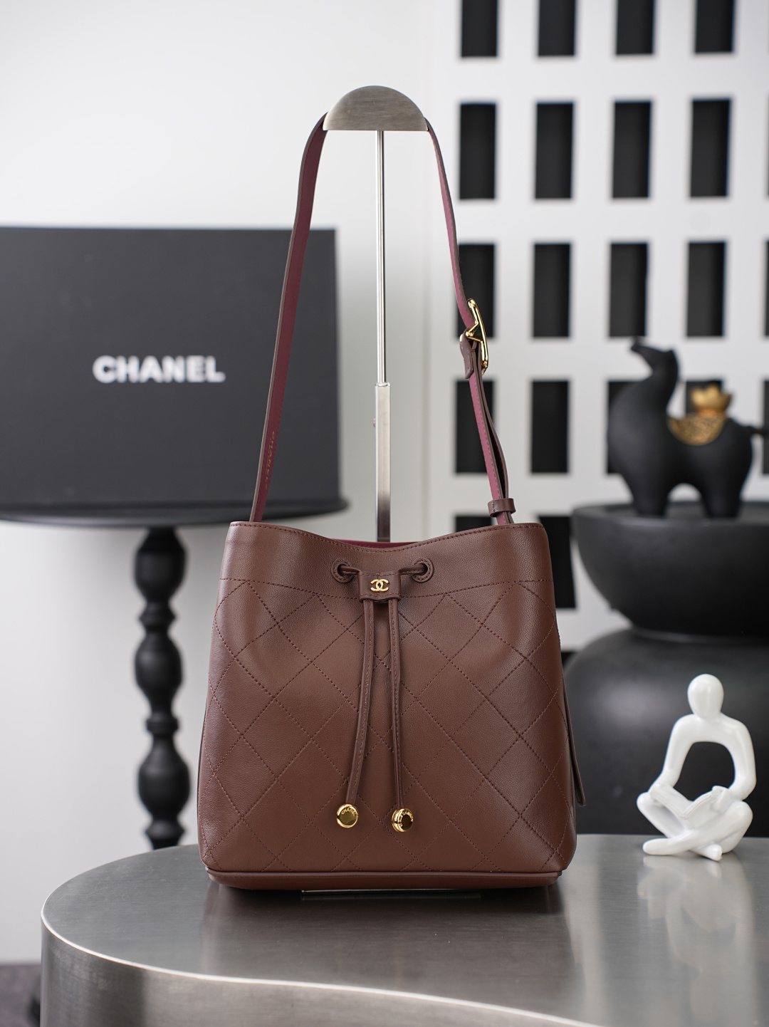 CHANEL 샤넬 26B 램스킨 버킷백 (라지) 가방 / 6584