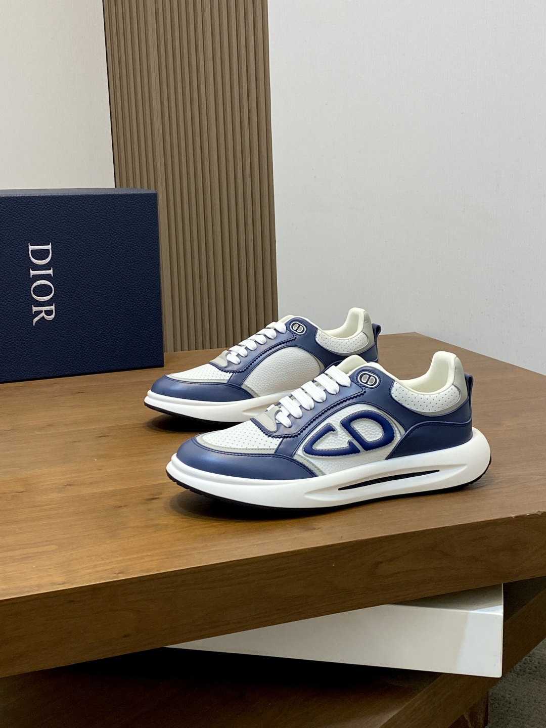 [Dior] 디올 시그니처 엠보스 & 패브릭 콤비 스니커즈 신발