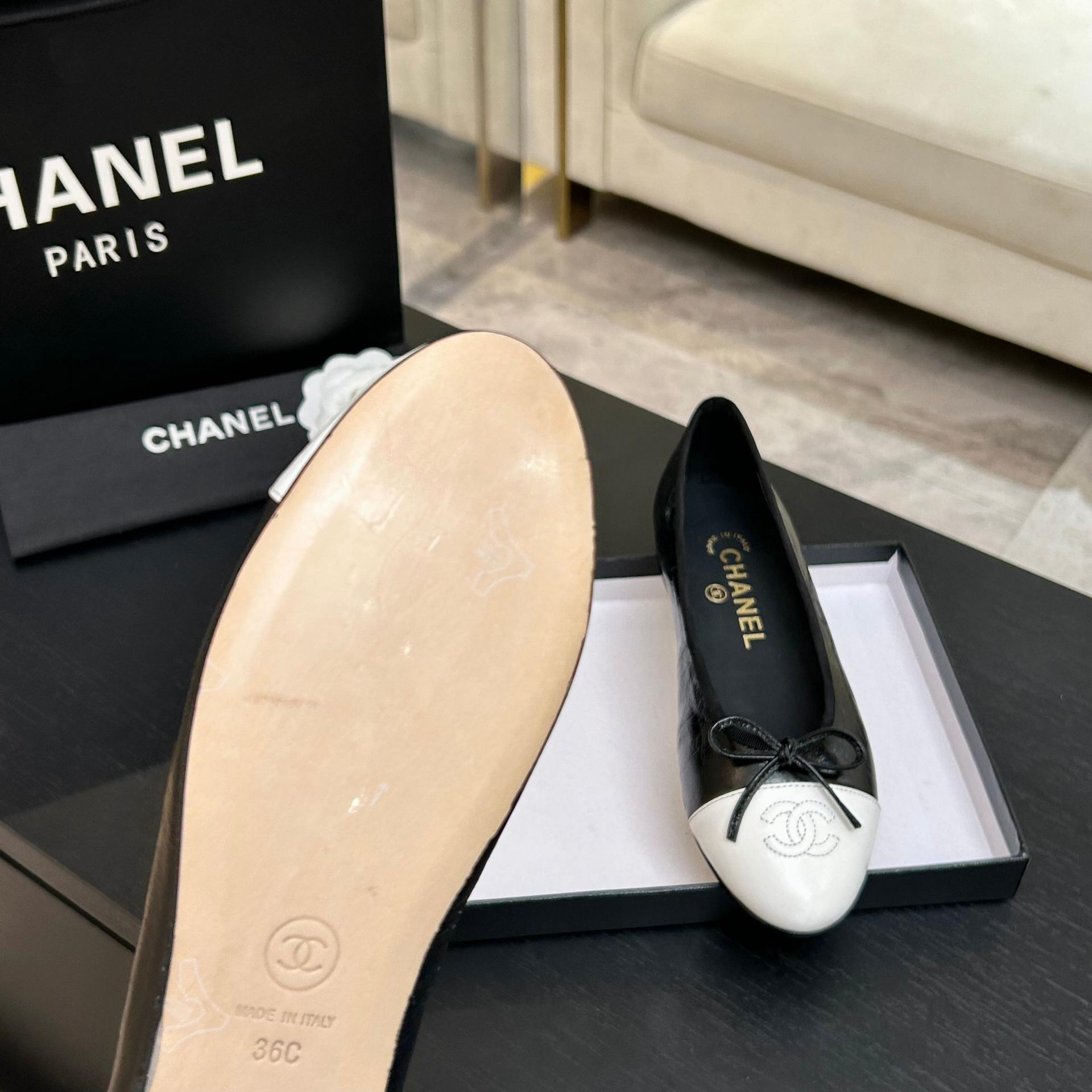 샤넬(CHANEL) 리본 배색 발레리나 플랫슈즈 신발