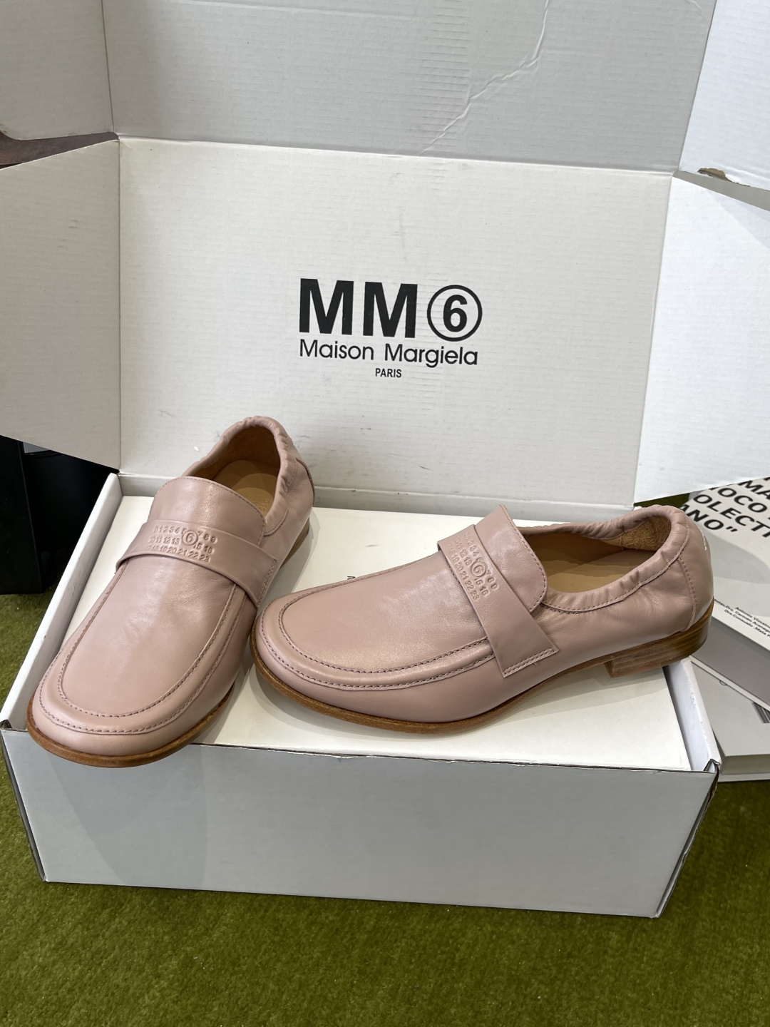 메종 마르지엘라(Maison Margiela) 애플 토 로고 2WAY 로퍼