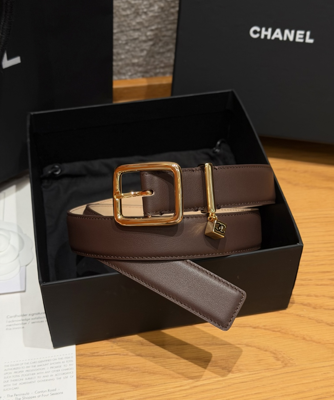 샤넬(CHANEL) 카프스킨 브라스 핀 골드 버클 벨트