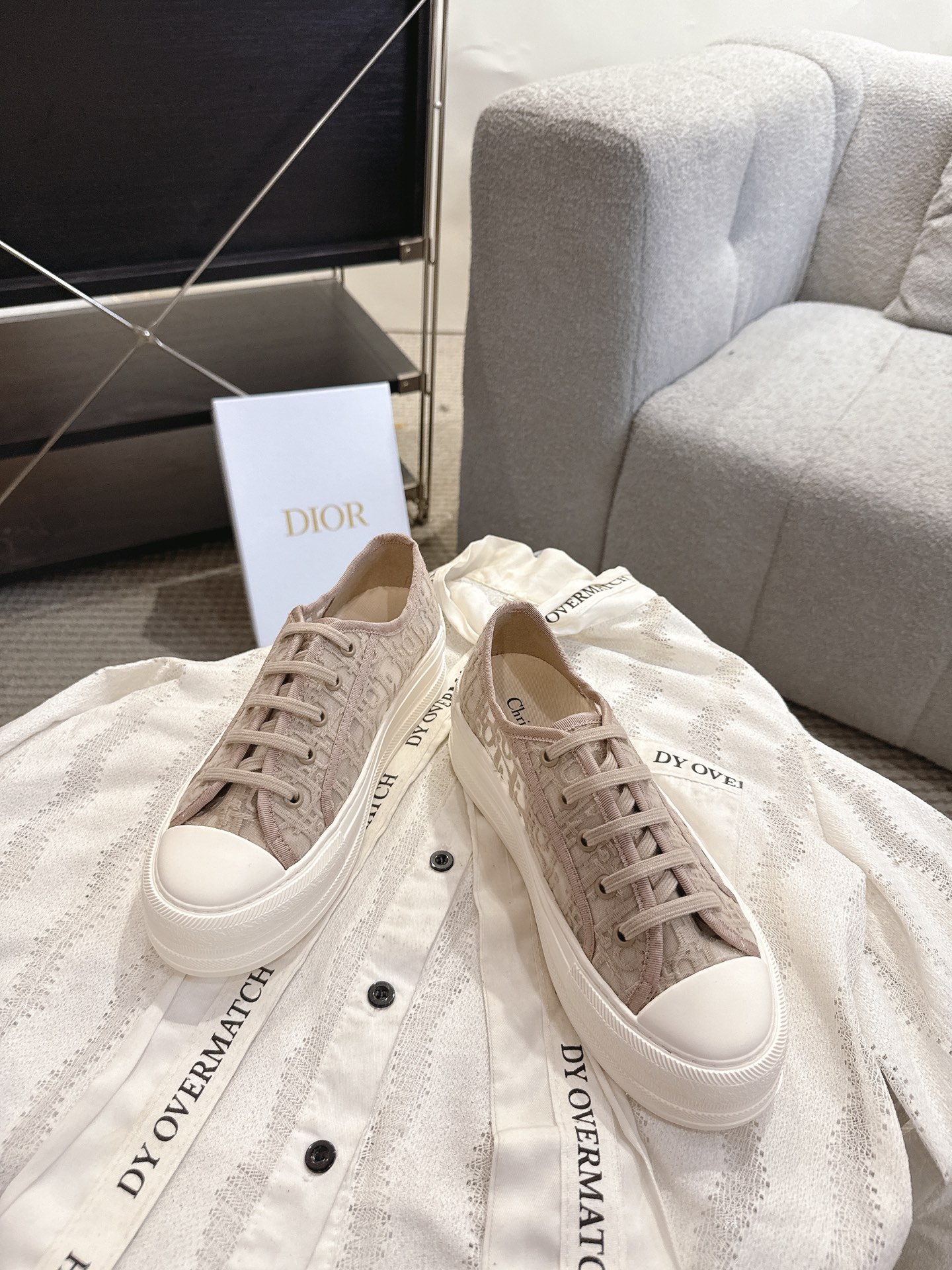 디올(DIOR) 메쉬 자수 레이스업 로우탑 스니커즈 신발