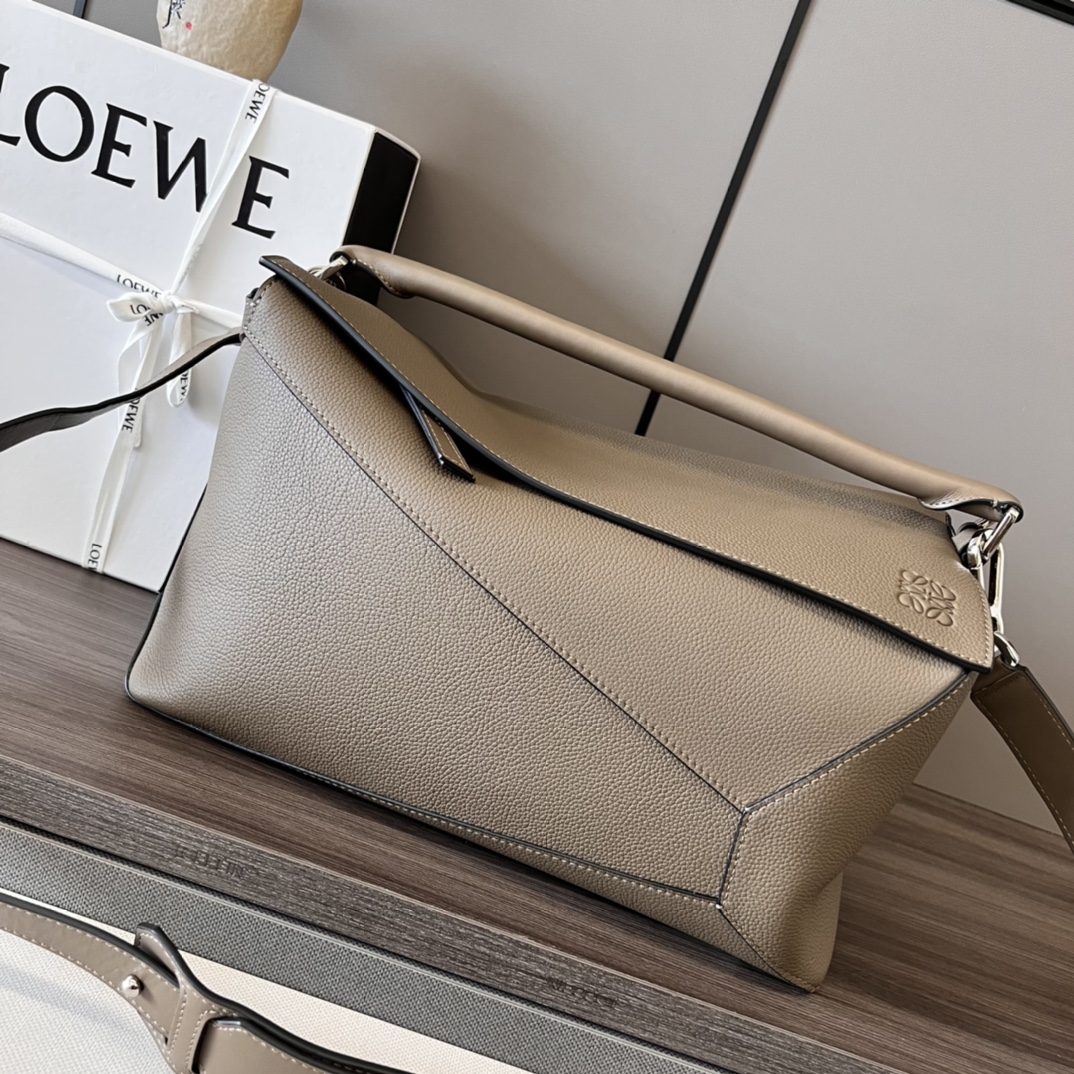 Loewe Puzzle Edge 로에베 퍼즐 라지 백 가방
