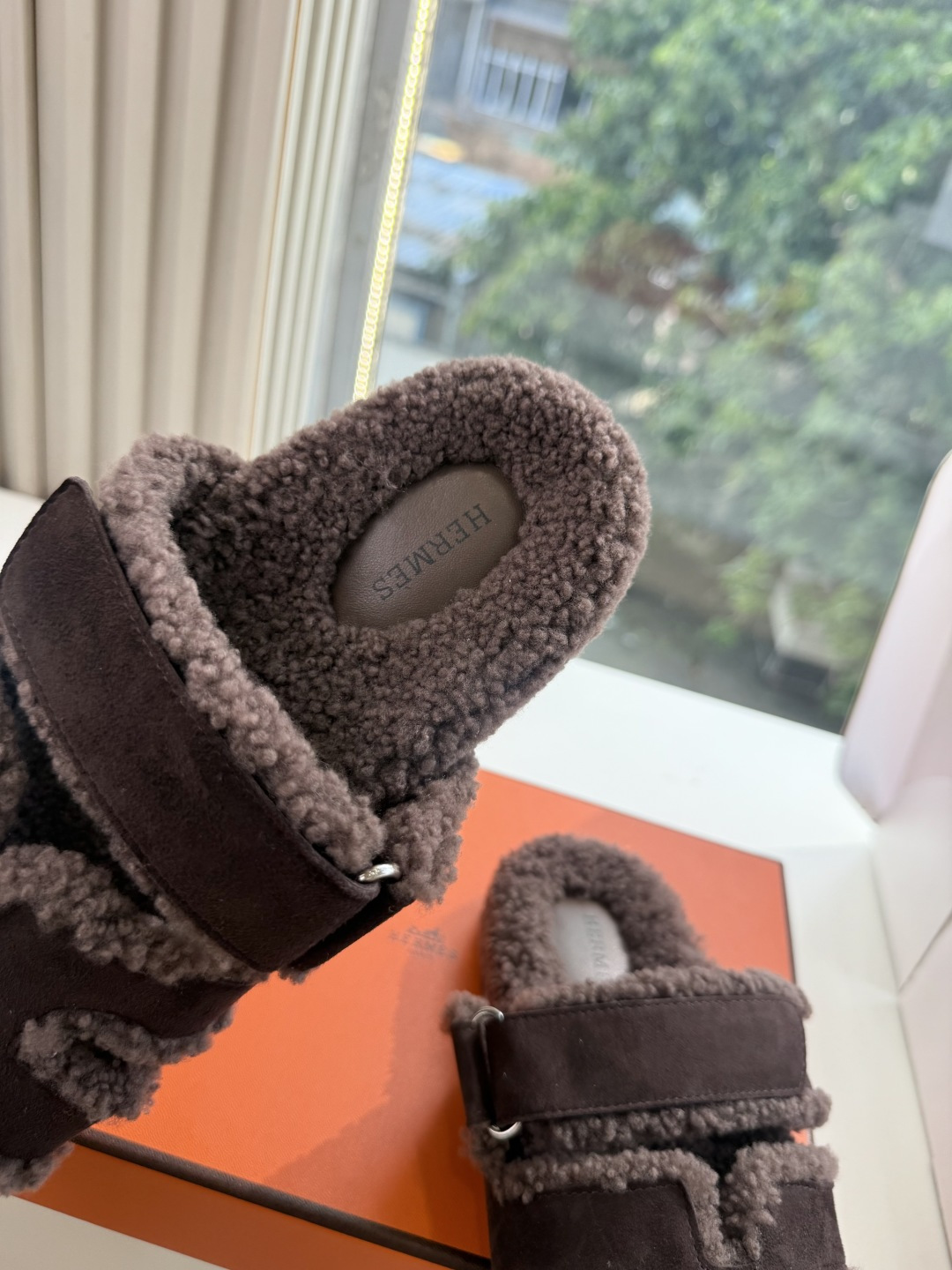 에르메스(HERMES) 시어링 퍼 뮬 슬리퍼 신발