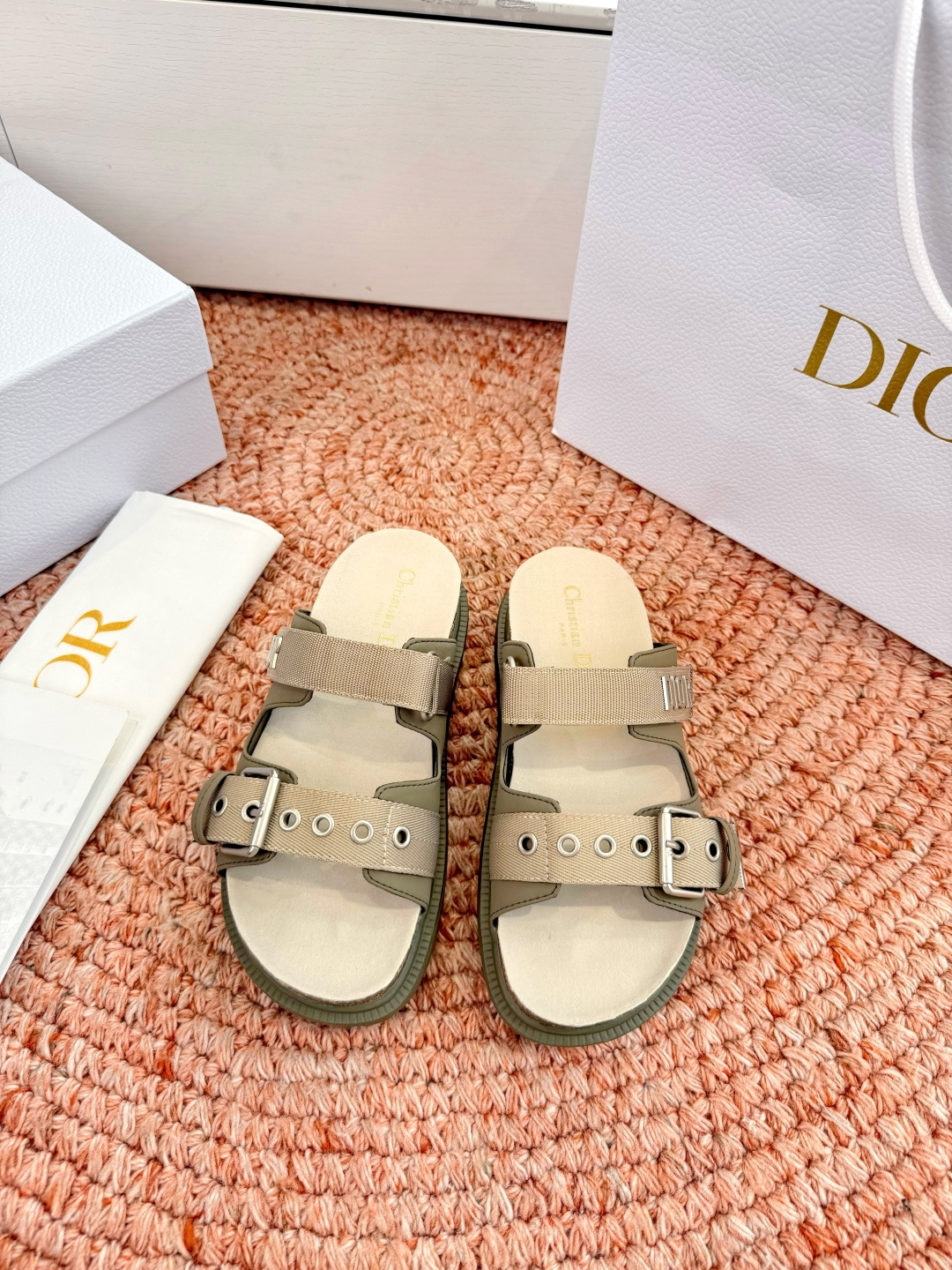 디올(DIOR) CD 버클 슬리퍼 신발
