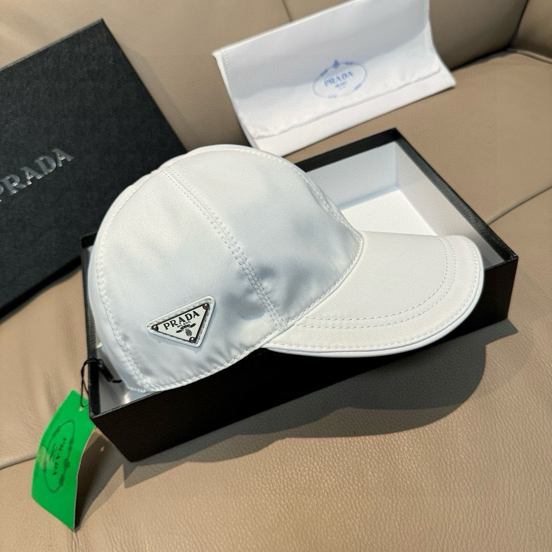 프라다(PRADA) 삼각 로고 나일론 볼캡 모자