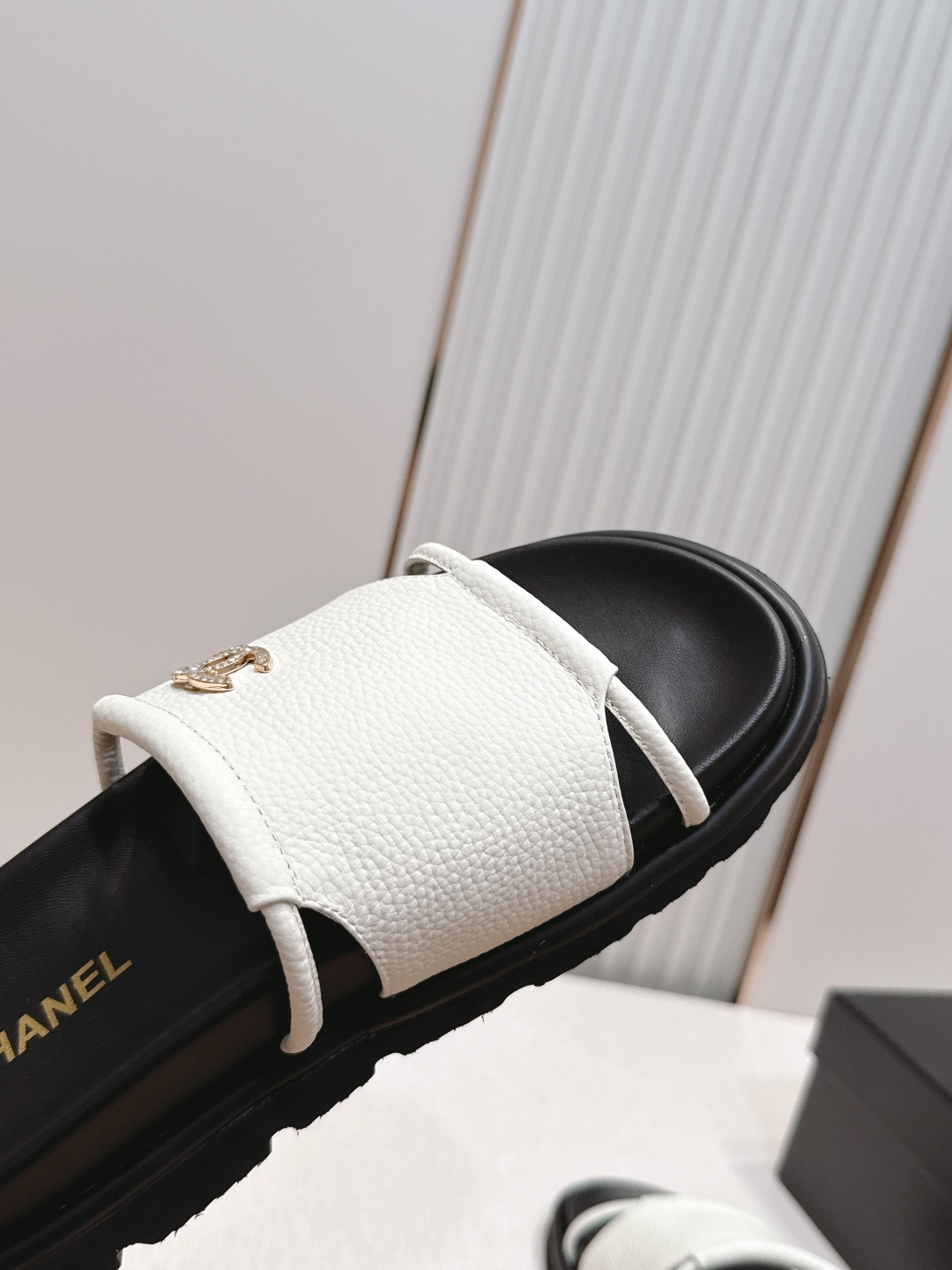 샤넬(CHANEL) 로고 슬라이드 샌들 신발