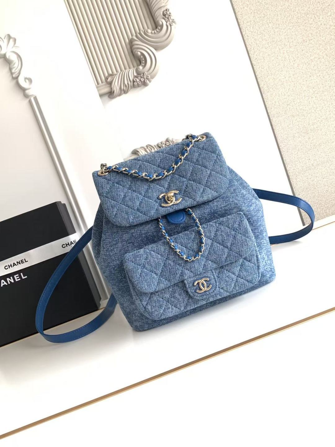 Chanel 샤넬 26SS 두마(Duma) 데님 라지 백팩 (AS3618) 가방
