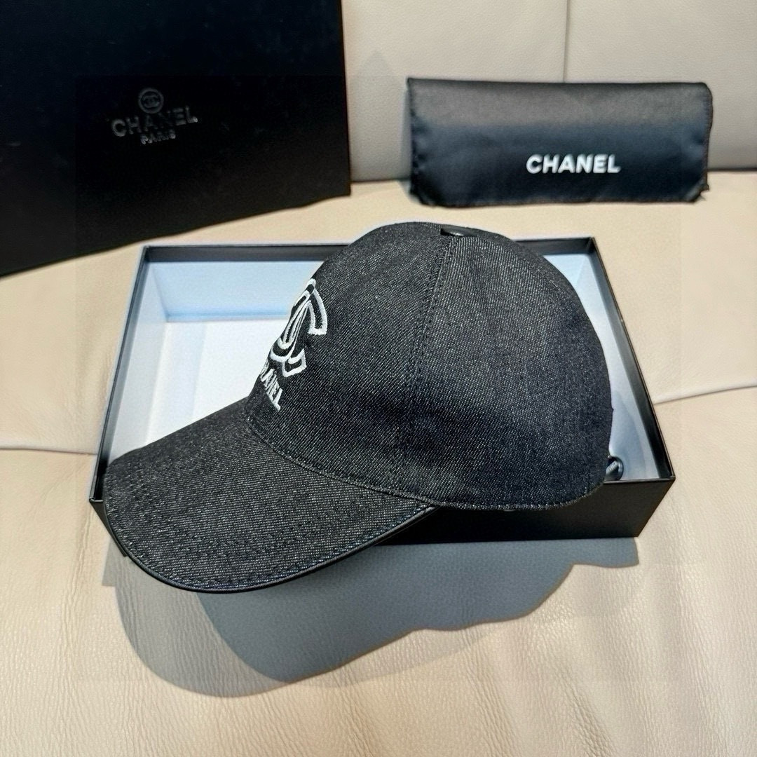 샤넬(CHANEL) 데님 로고 볼캡 모자