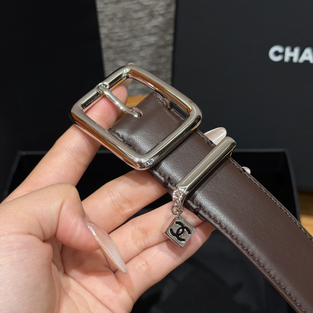 샤넬(CHANEL) 카프스킨 글로시 핀 실버 버클 벨트
