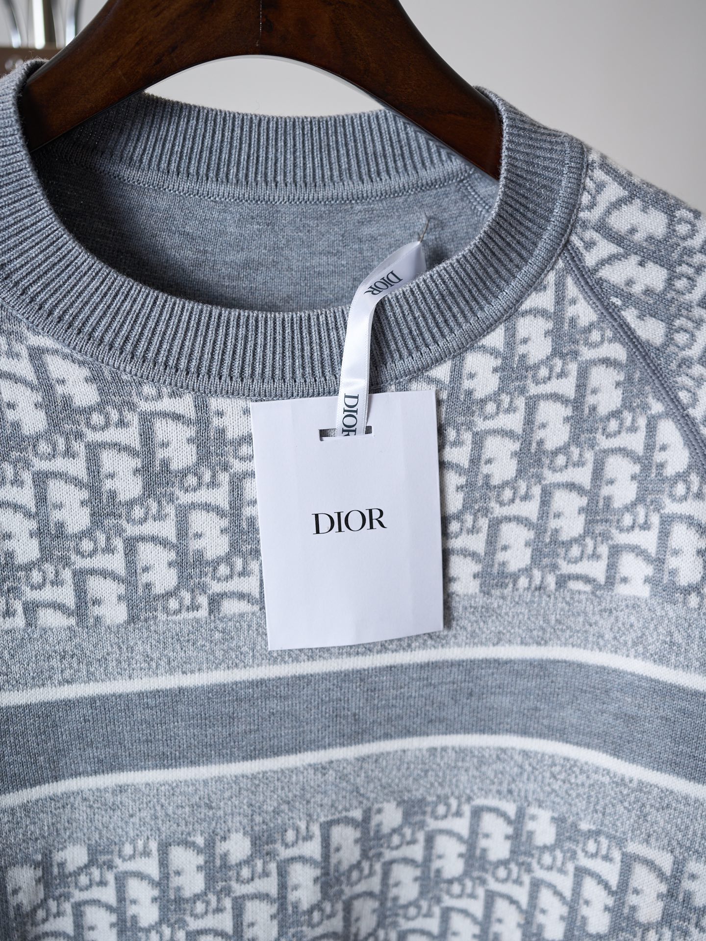 디올(DIOR) 리버서블 올오버 로고 자카드 울 니트 상의 의류