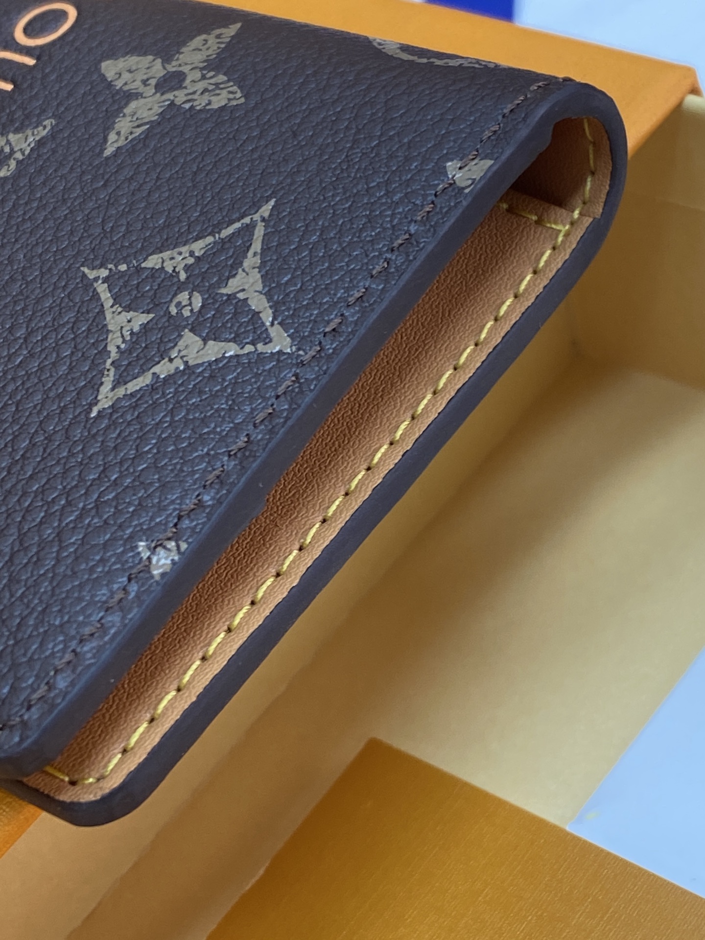 [Louis Vuitton] LV Packaging 루이비통 쇼퍼백 모티브 포켓 월렛 모노그램 (칩 내장형) 지갑 M2A495