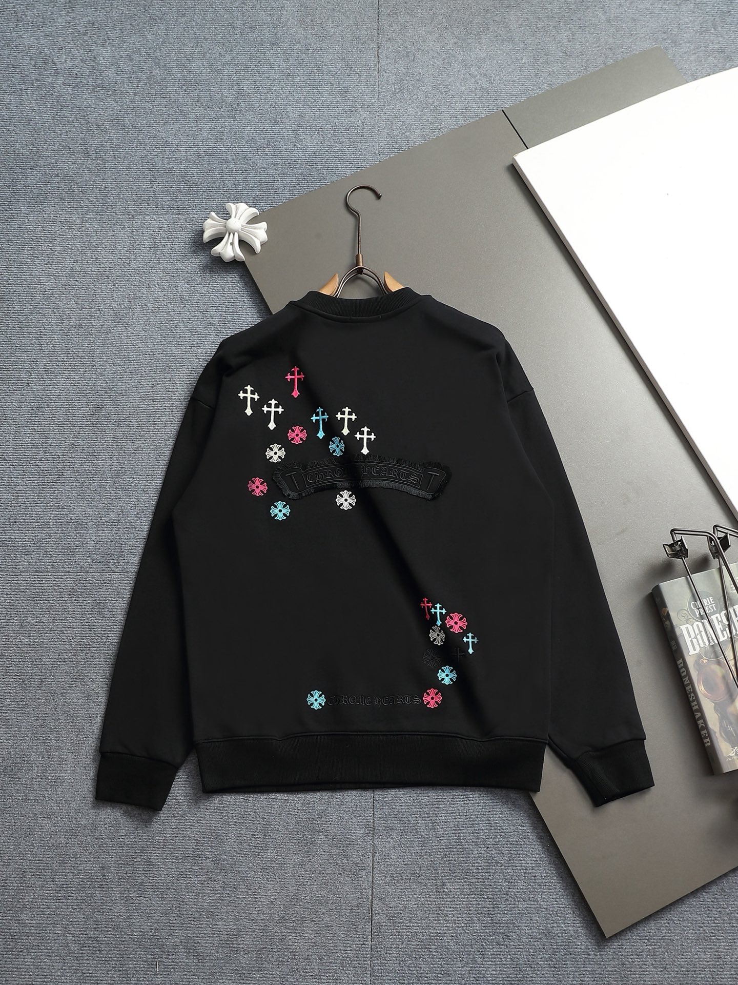 크롬하츠(CHROME HEARTS) 크로스 자수 스웨트셔츠 상의 의류