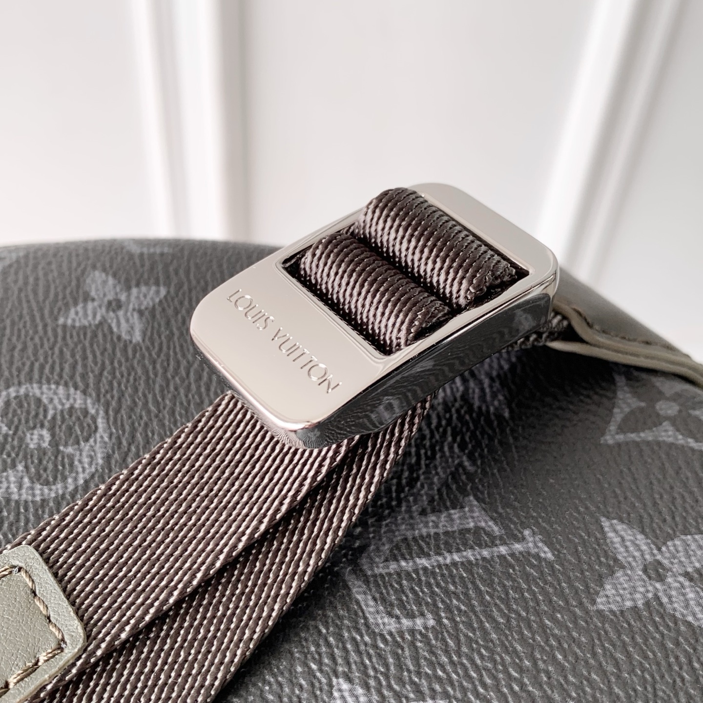 LOUIS VUITTON LV 루이비통 크리스토퍼 MM 백팩 (모노그램 이클립스 캔버스) 가방