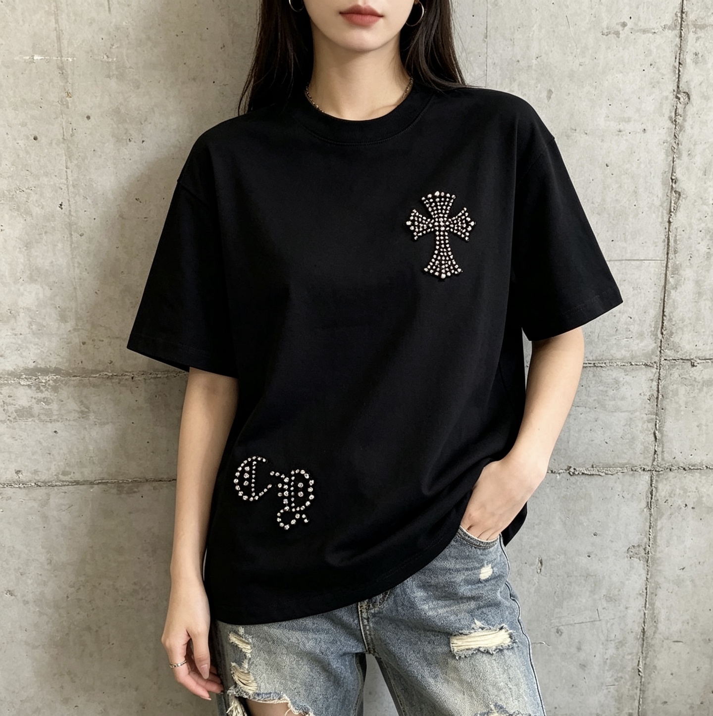 크롬하츠(CHROME HEARTS) 십자가 스터드 반팔 티셔츠 의류