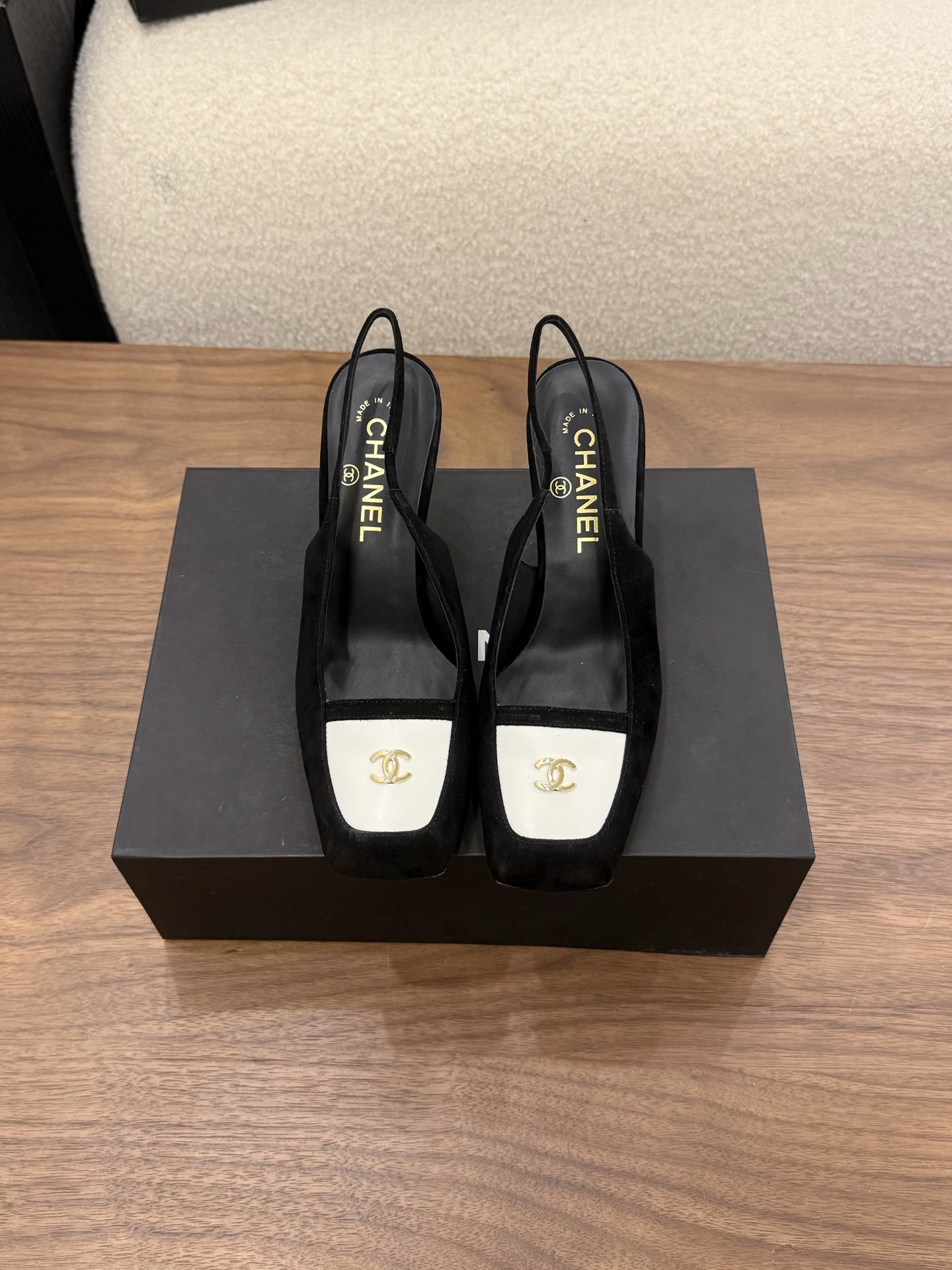 샤넬(CHANEL) 배색 스퀘어토 슬링백 힐 신발