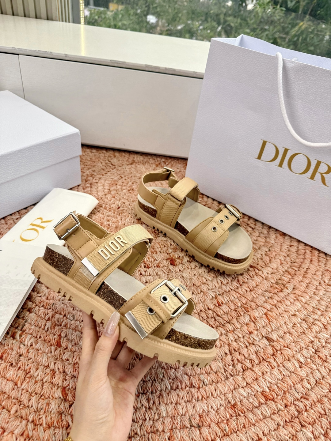 디올(DIOR) CD 버클 샌들 신발