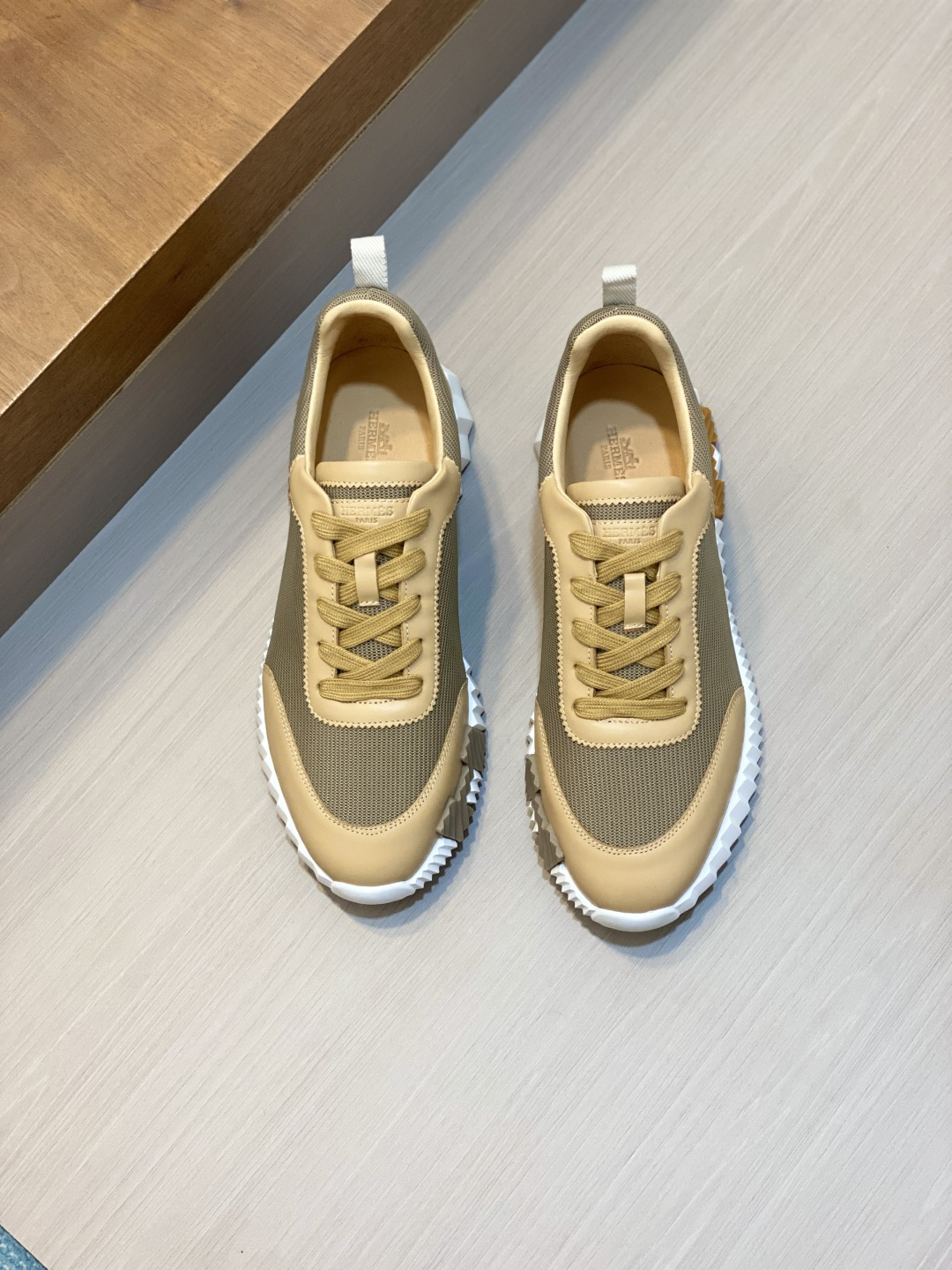 [Hermes] 에르메스 바운싱(Bouncing) 프리미엄 카프스킨, 스웨이드 & 메시 콤비 스니커즈 신발