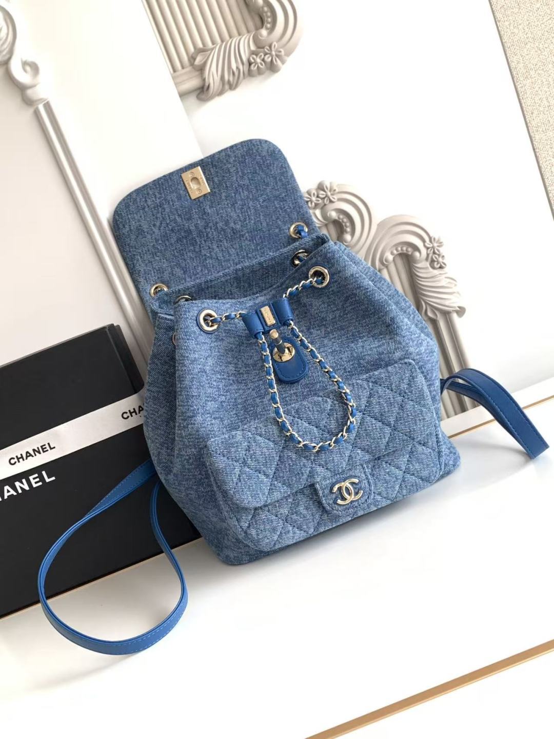 Chanel 샤넬 26SS 두마(Duma) 데님 라지 백팩 (AS3618) 가방