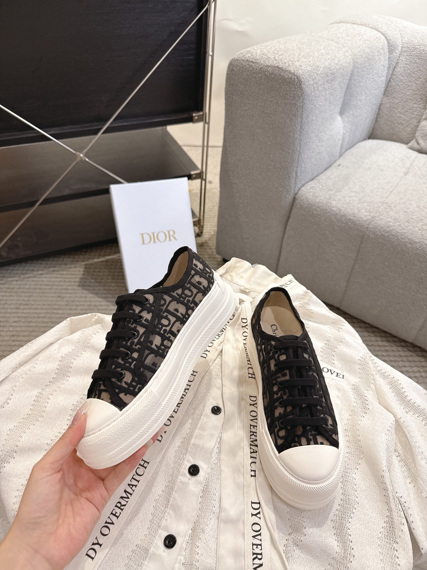 디올(DIOR) 메쉬 자수 레이스업 로우탑 스니커즈 신발