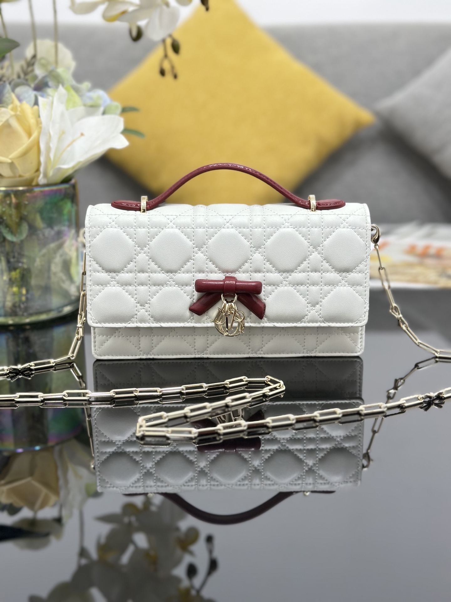 [Dior] 디올 미스 디올(Miss Dior) 보우 램스킨 탑핸들 체인 파우치 (WOC) 가방