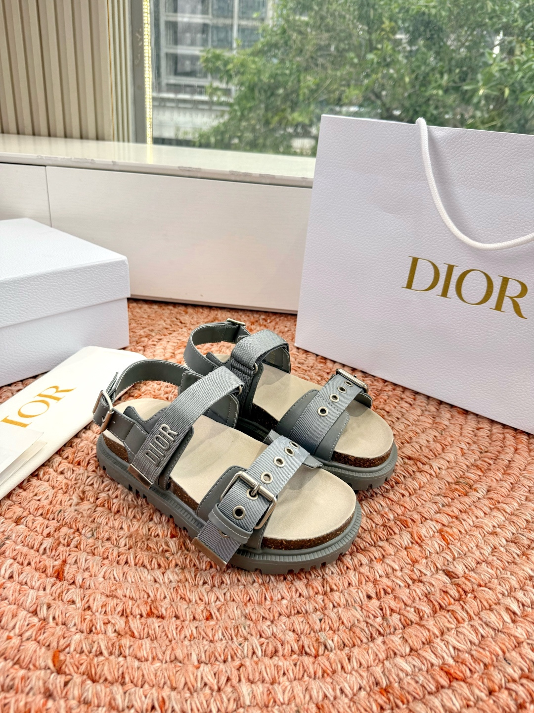 디올(DIOR) CD 버클 샌들 신발
