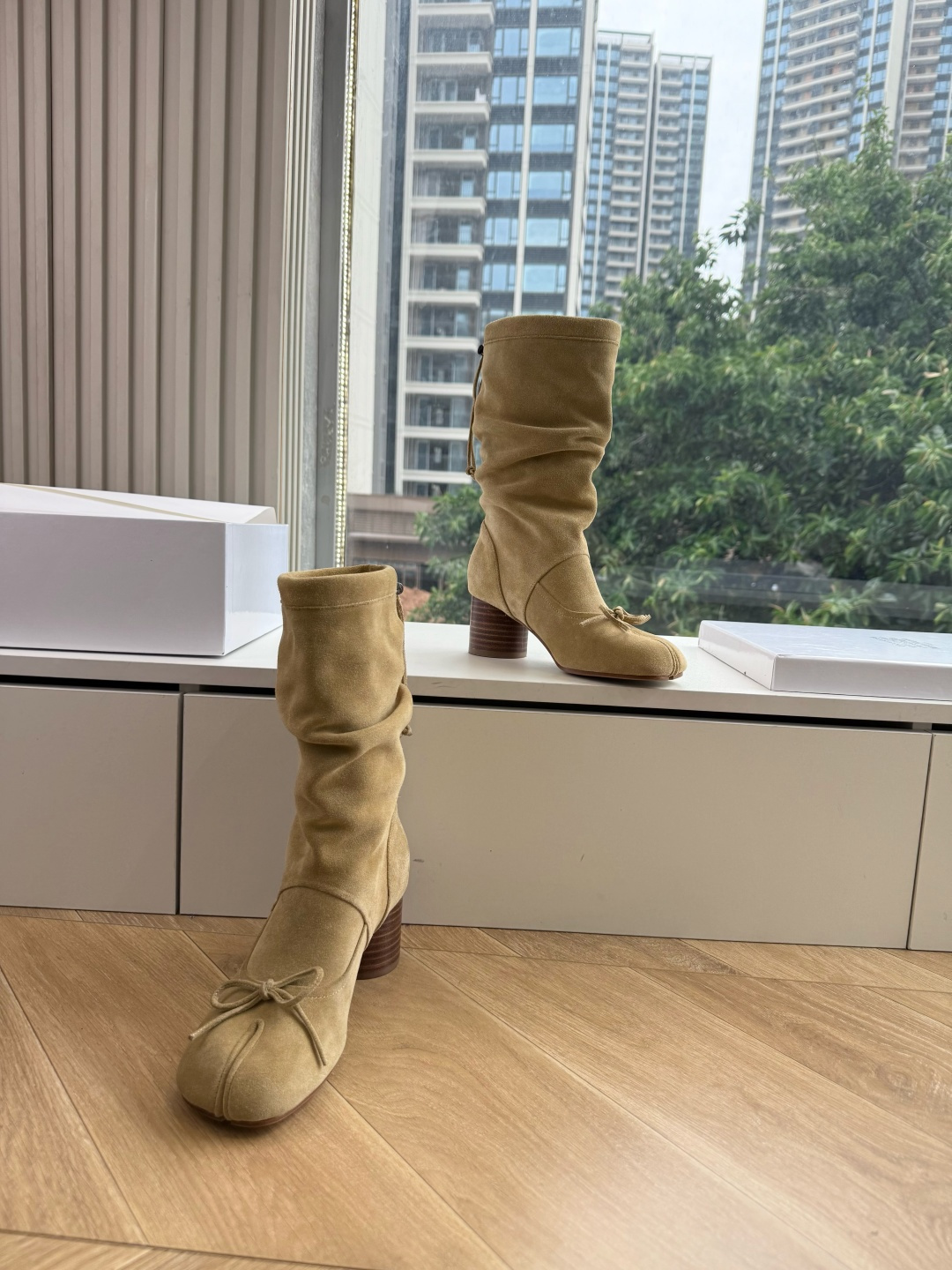 메종 마르지엘라(Maison Margiela) 타비 스웨이드 미들 부츠 신발