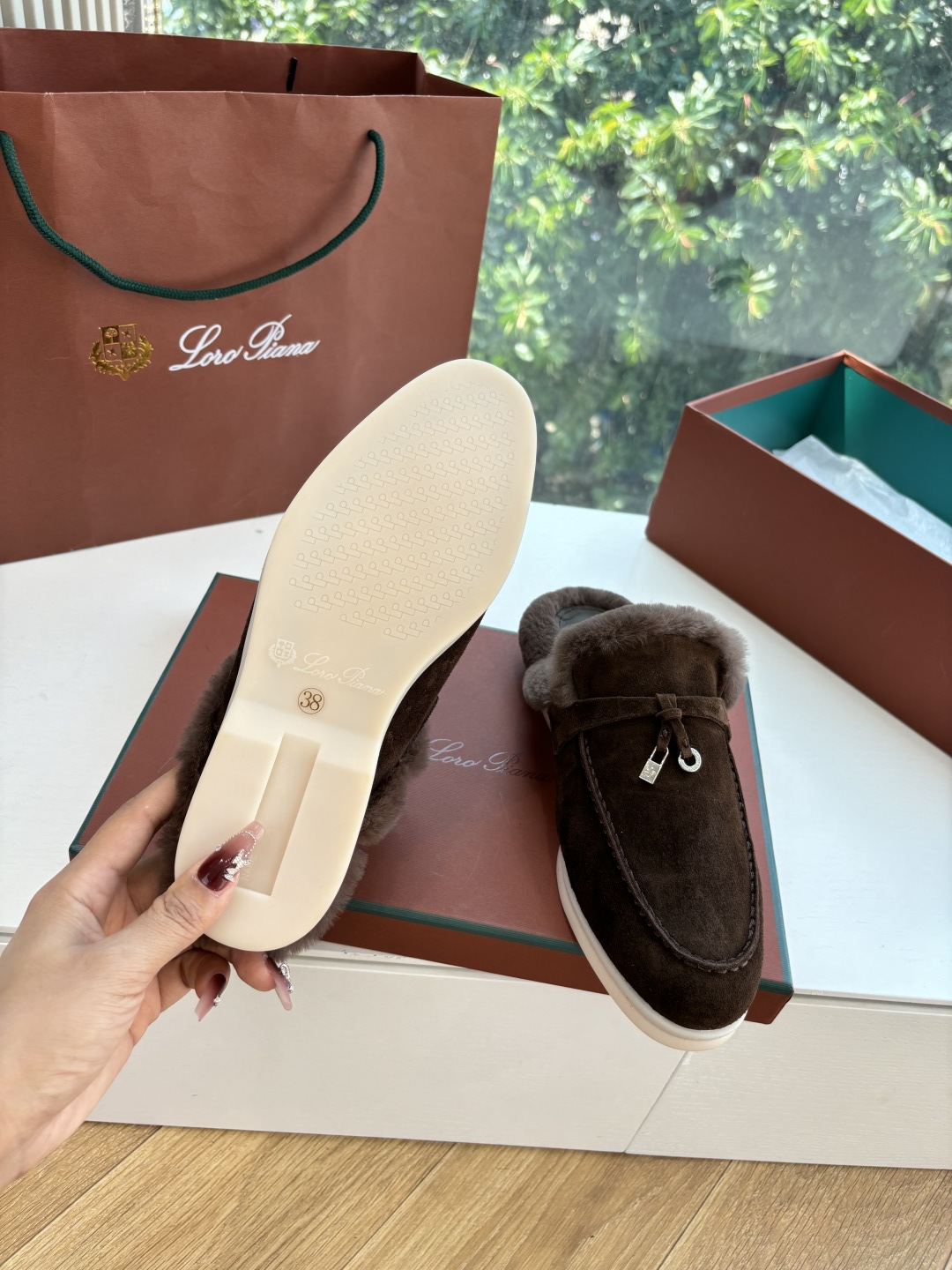 로로피아나(Loro Piana) 커플 퍼 트리밍 스웨이드 뮬 슬리퍼 신발