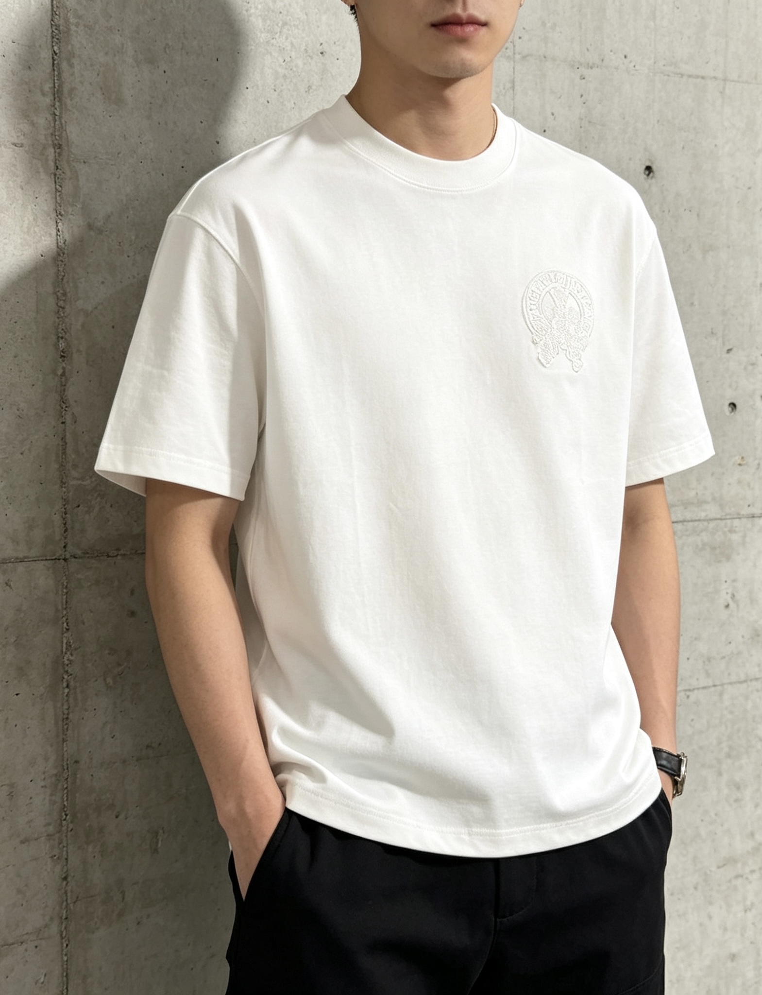 크롬하츠(CHROME HEARTS) 고딕 자수 반팔 티셔츠 의류