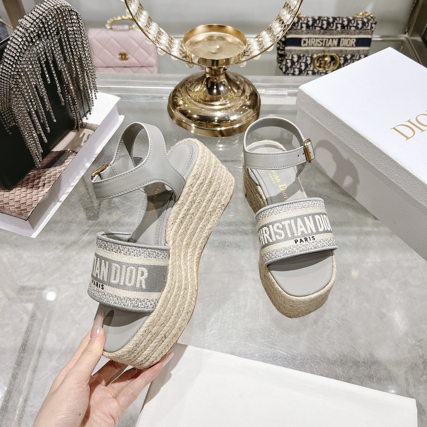 디올(DIOR) Dway 로고 밴드 앵클 스트랩 웨지 샌들 신발