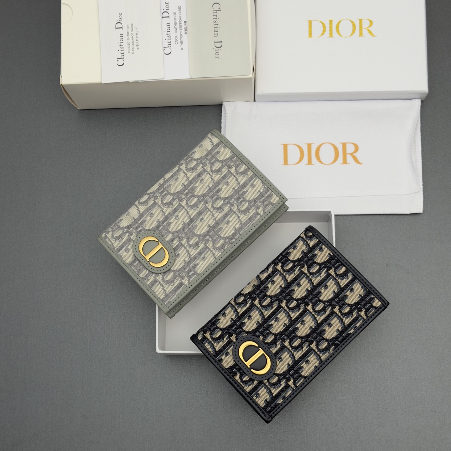 [Dior] 디올 30 Montaigne 몽테인 블루 오블리크 패스포트 홀더 지갑