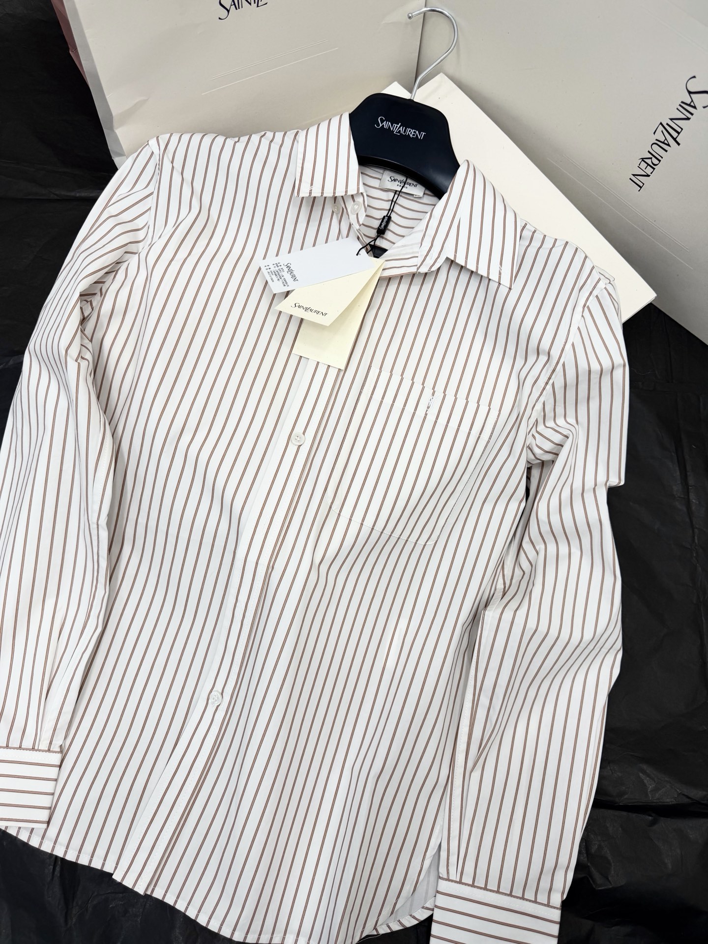 [Saint Laurent] YSL 생로랑 스트라이프 클래식 셔츠 (화이트/블랙) 의류