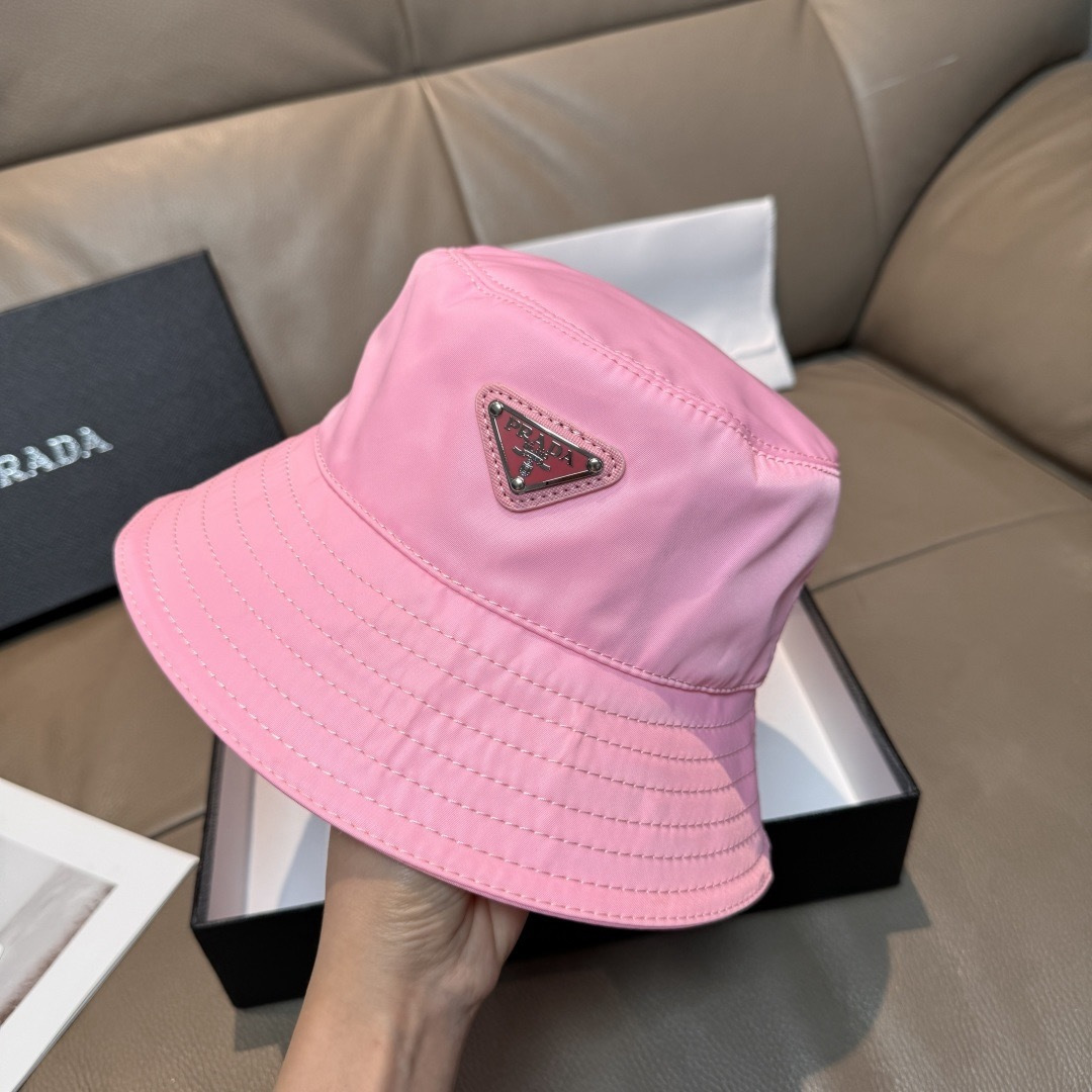 프라다(PRADA) 삼각 로고 옥스포드 버킷햇 모자