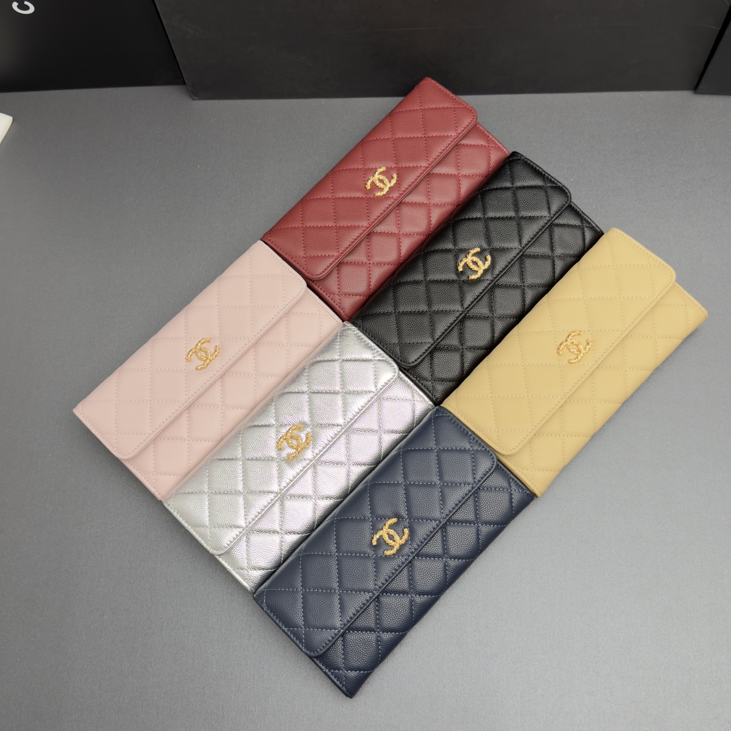 [Chanel] 샤넬 26SS 캐비어 멀티 젬스톤 플랩 장지갑