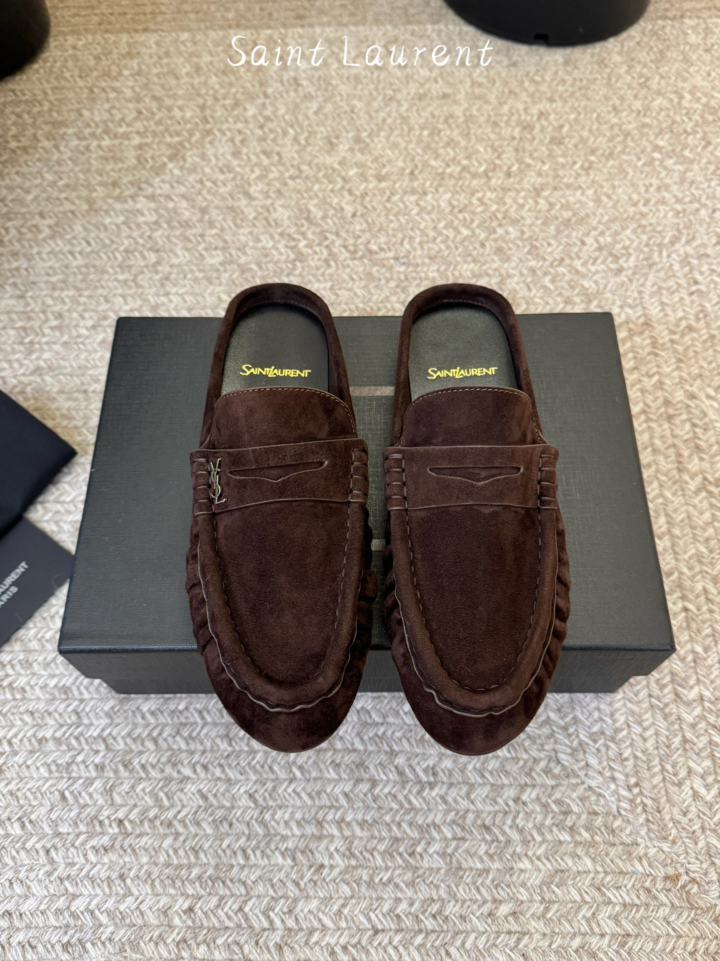 생로랑(SAINT LAURENT) 스웨이드 페니 백리스 로퍼 신발