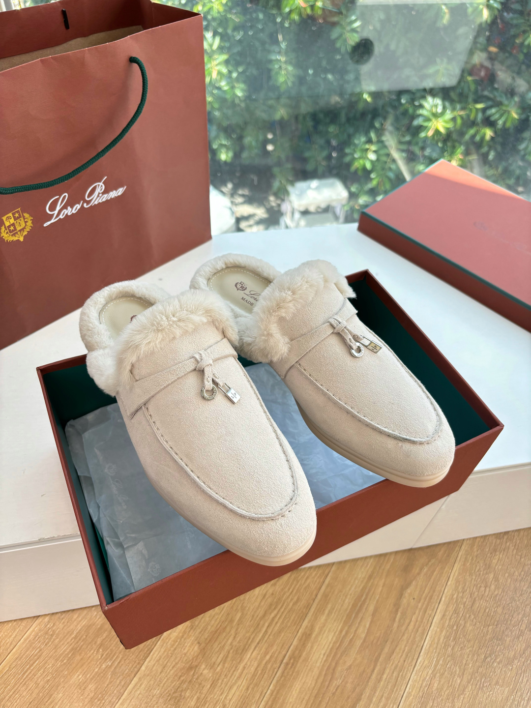 로로피아나(Loro Piana) 커플 퍼 트리밍 스웨이드 뮬 슬리퍼 신발