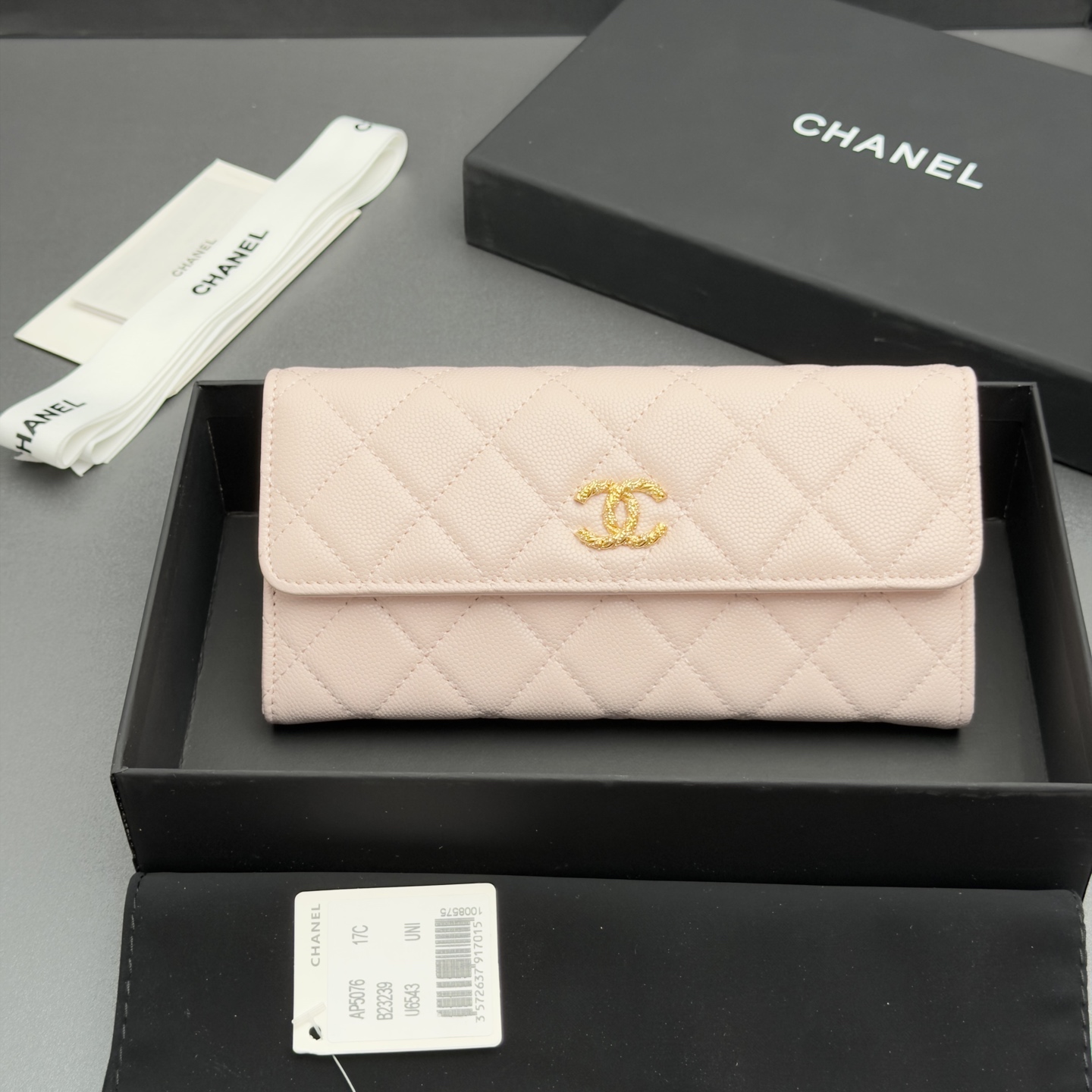 [Chanel] 샤넬 26SS 캐비어 멀티 젬스톤 플랩 장지갑