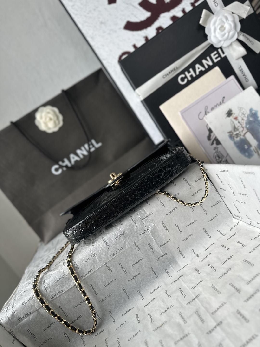 CHANEL 샤넬 26A 크로커다일 엠보스드 탑핸들 플랩백 가방 / AS6425
