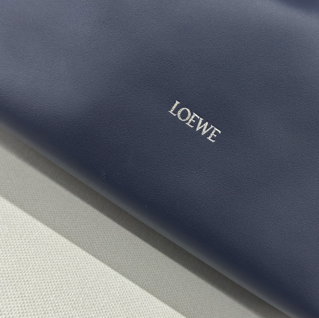 LOEWE 로에베 Flamenco 플라멩코 나파 카프스킨 숄더/클러치백 (미디엄) 가방 / 262386