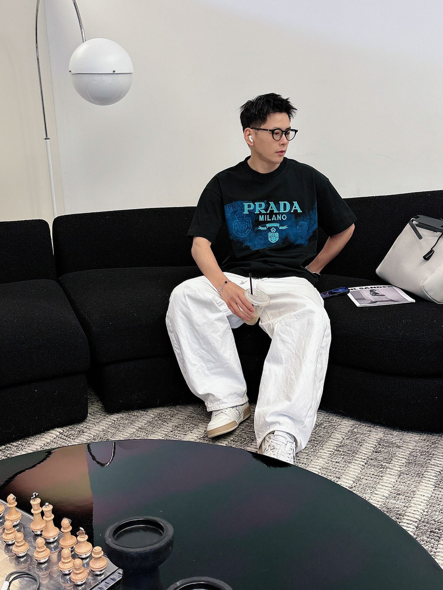 프라다(PRADA) 자수 로고 반팔 티셔츠 상의 의류