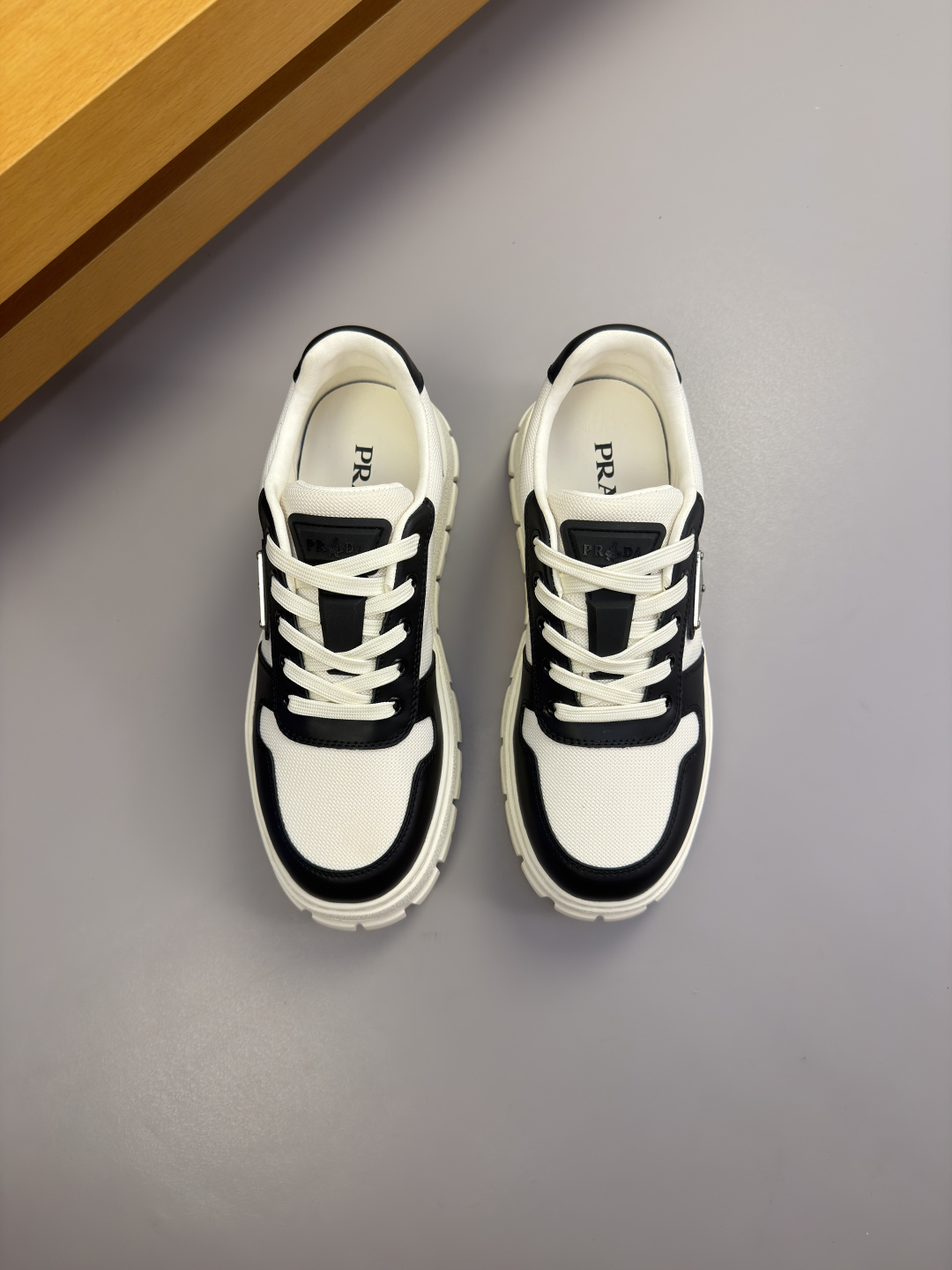 PRADA 프라다 나파 가죽 & 캔버스 스니커즈 신발